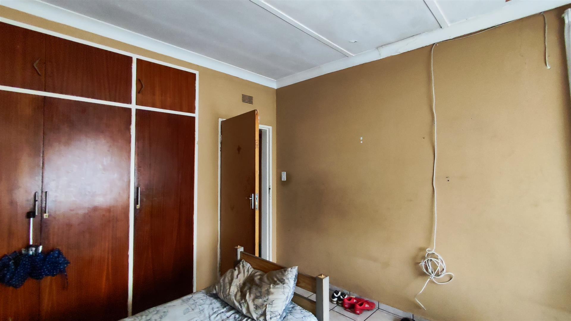 Bed Room 2 - 15 square meters of property in Vanderbijlpark