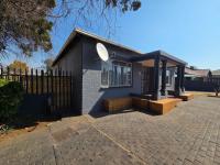 3 Bedroom 2 Bathroom House for Sale for sale in Florentia