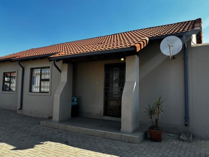 6 Bedroom House for Sale For Sale in Ormonde - MR688764