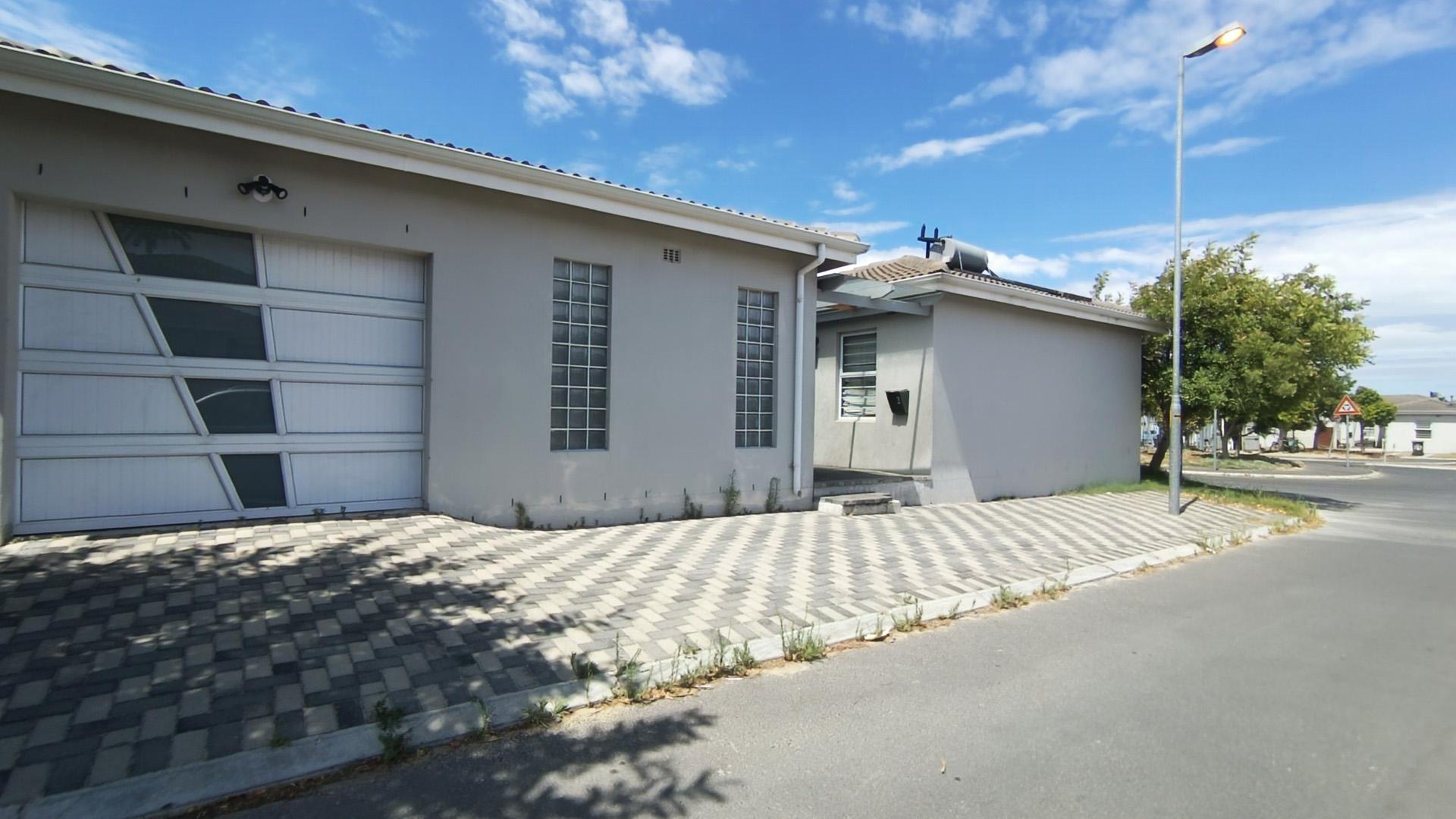 Front View of property in Silversands
