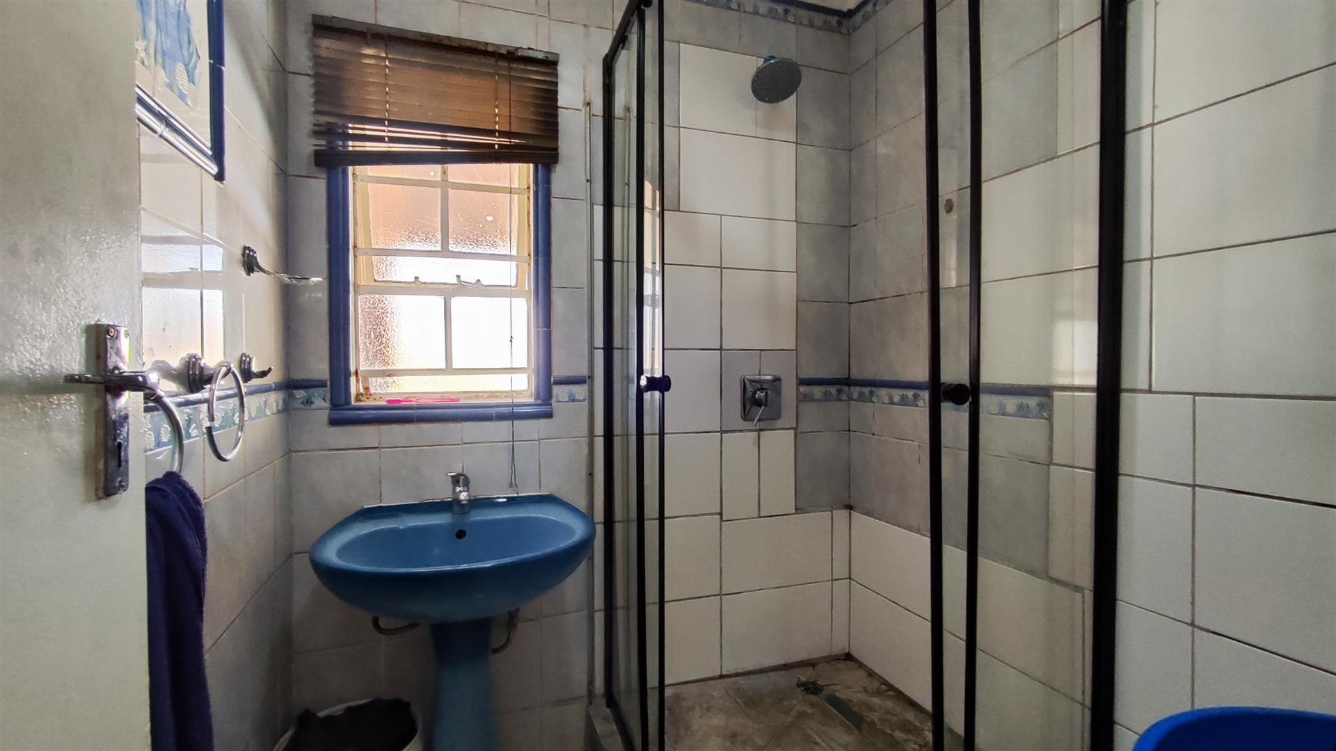 Bathroom 1 - 6 square meters of property in Ravenswood