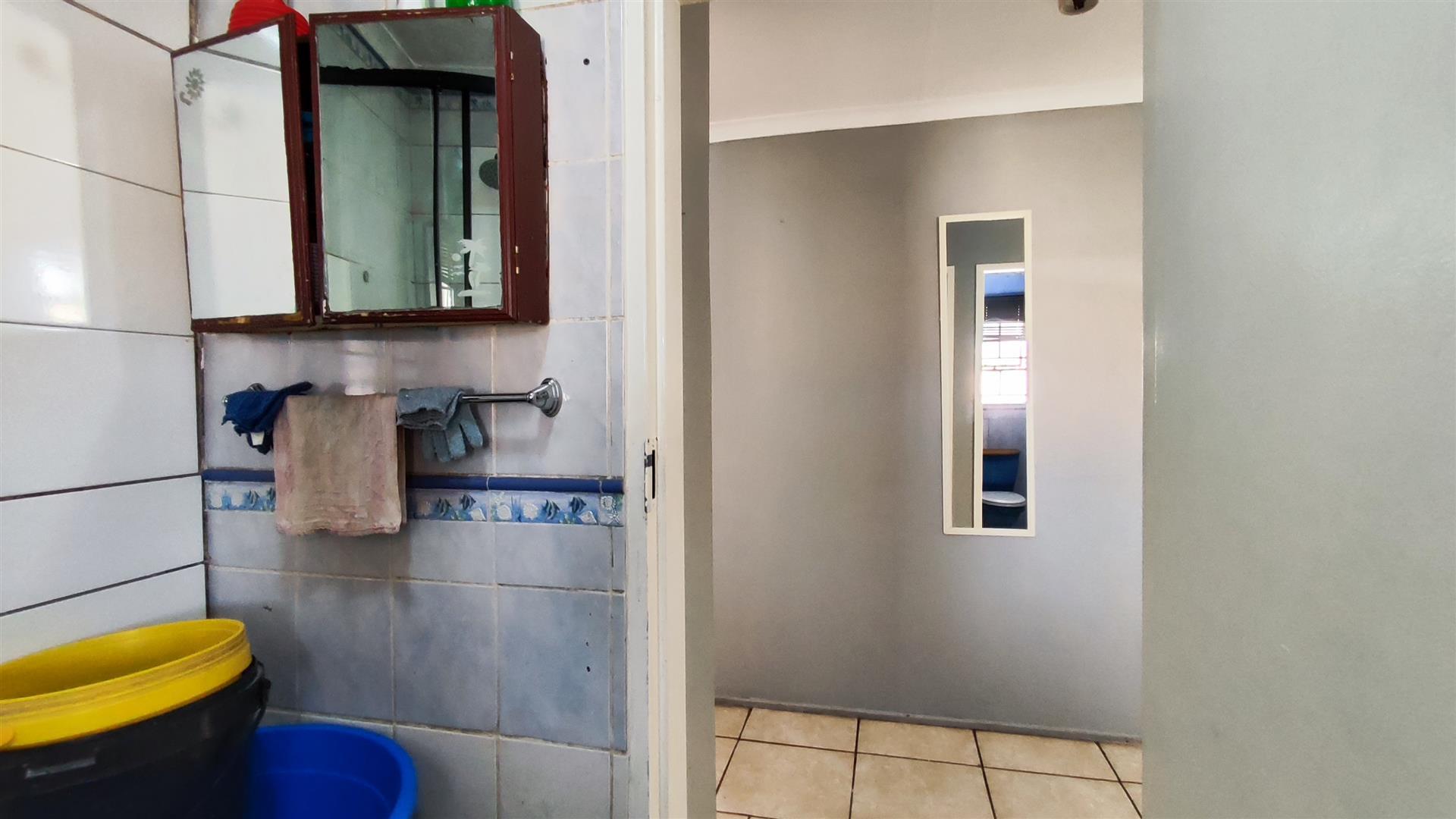Bathroom 1 - 6 square meters of property in Ravenswood