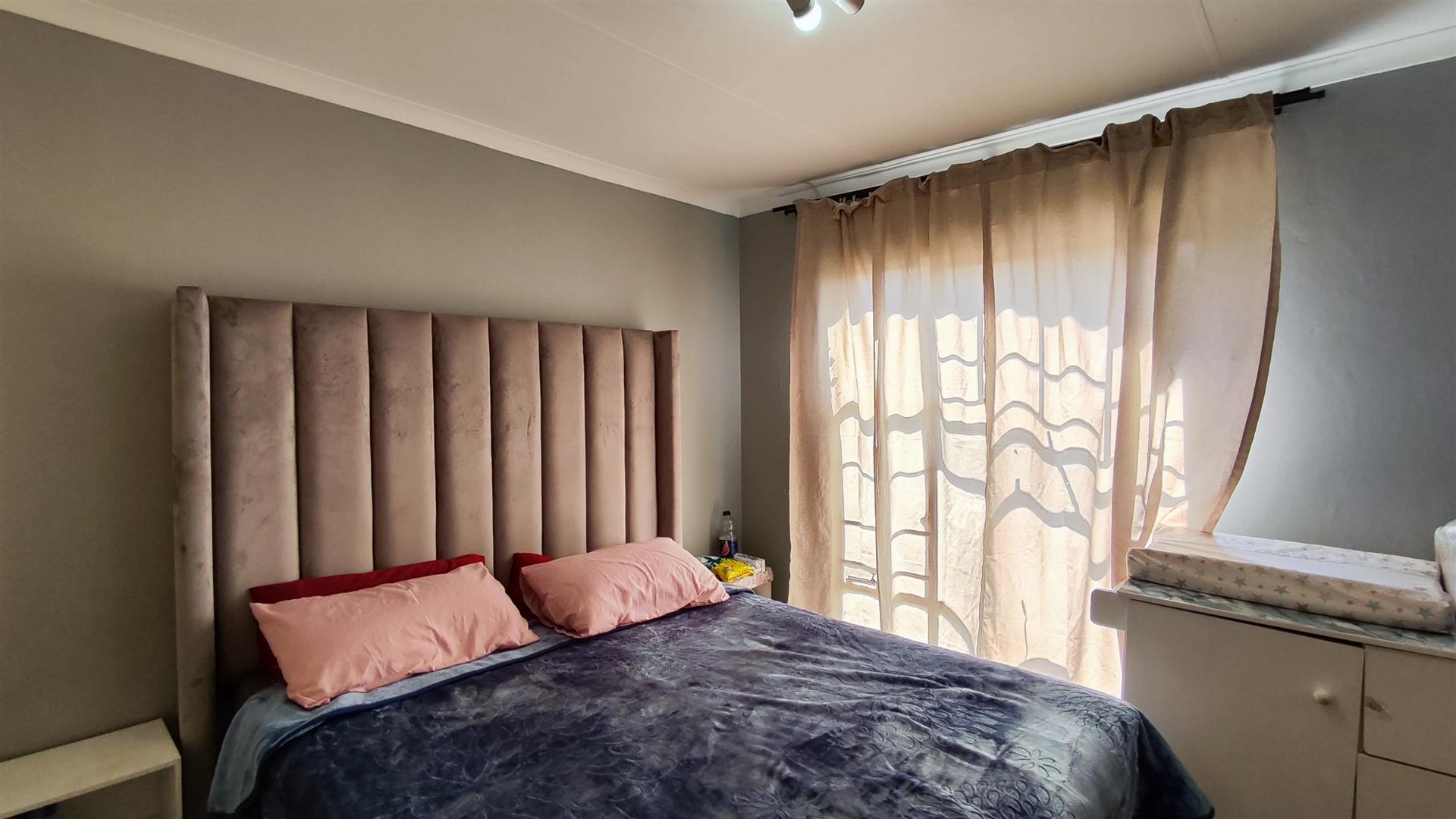 Bed Room 3 - 12 square meters of property in Ravenswood