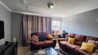 Lounges - 23 square meters of property in Ravenswood