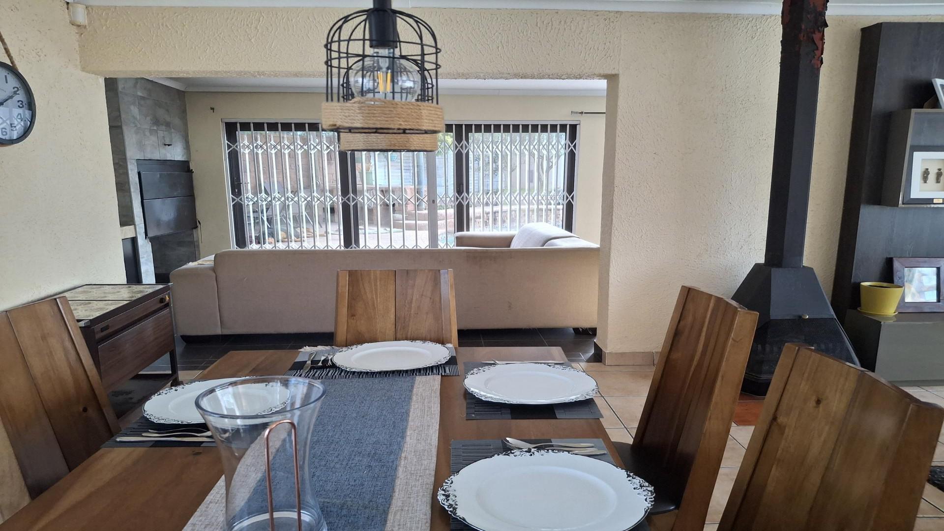 Dining Room of property in Beacon Bay