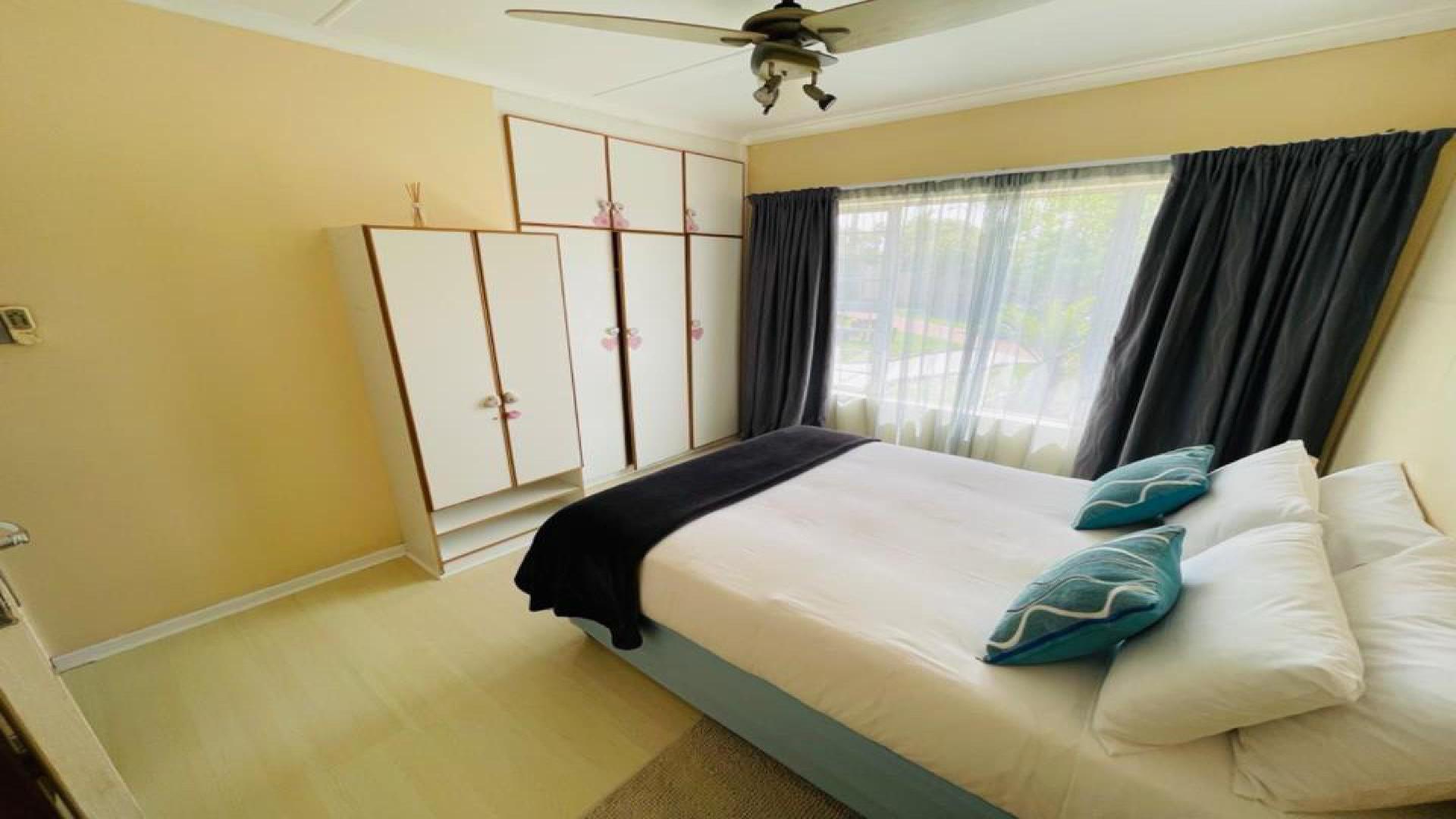 Bed Room 1 of property in Beacon Bay