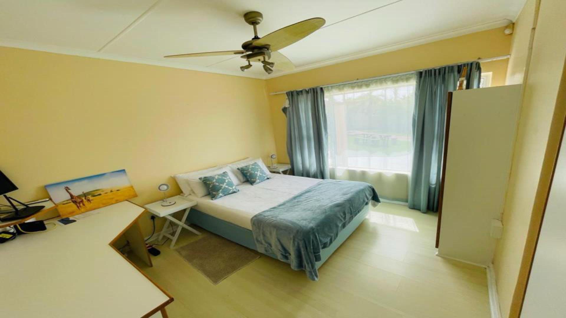 Bed Room 2 of property in Beacon Bay