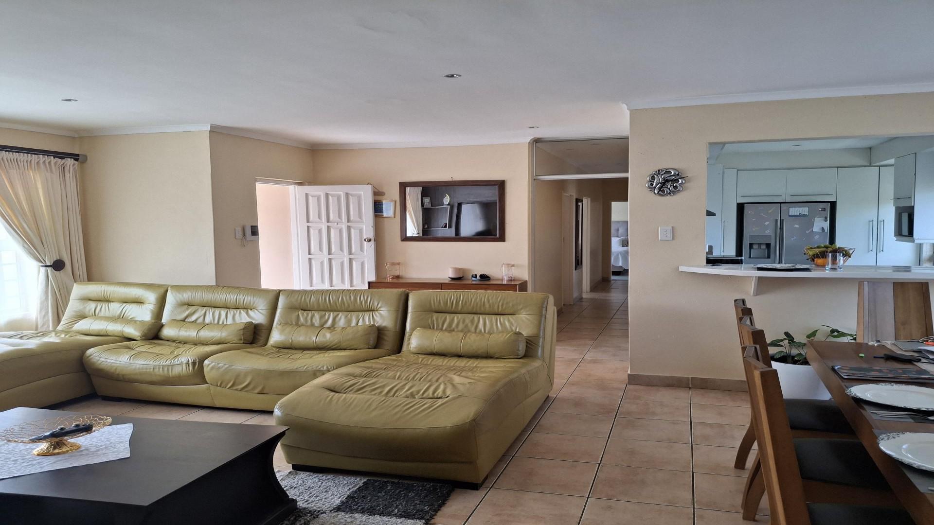Lounges of property in Beacon Bay