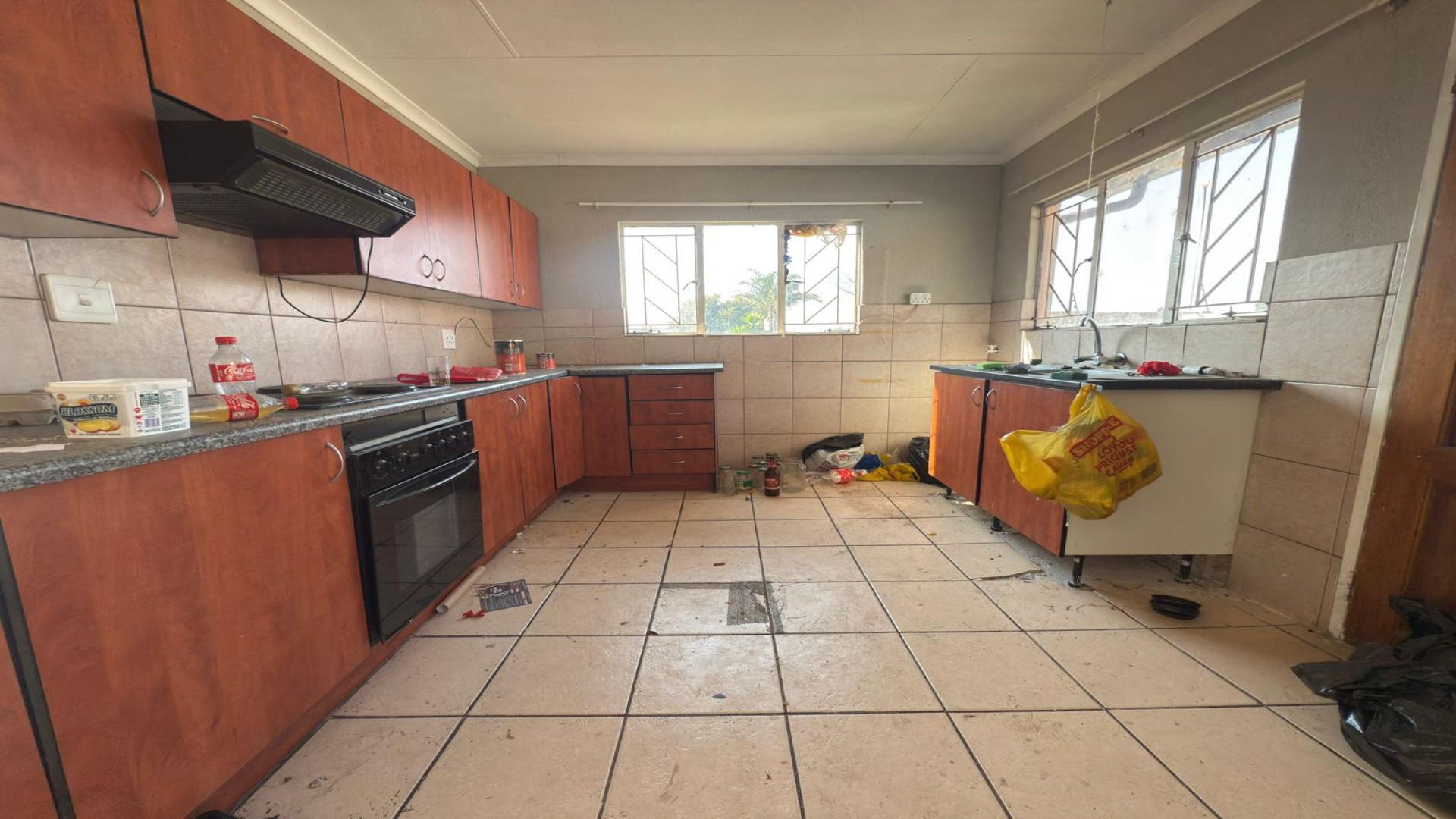 Kitchen of property in Minnebron