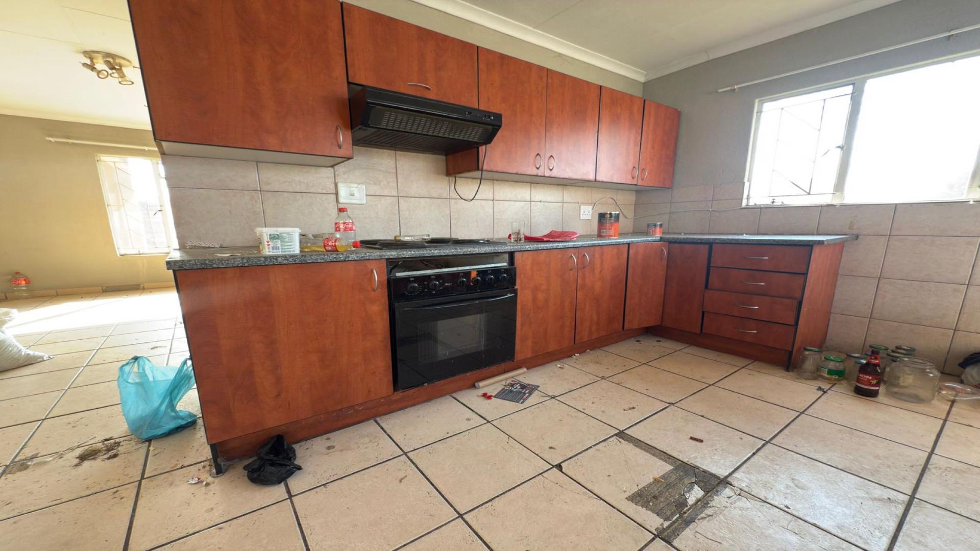 Kitchen of property in Minnebron