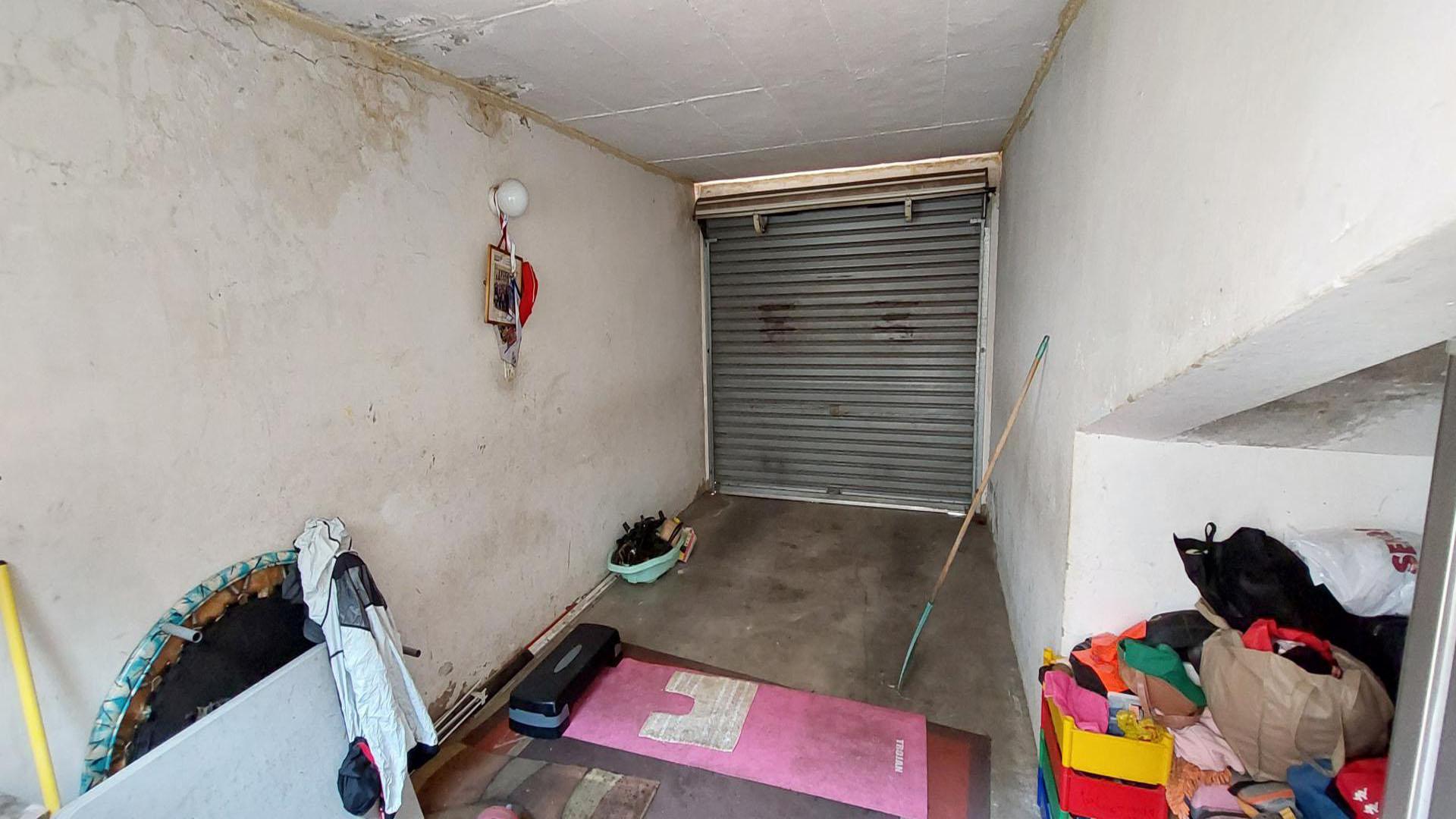 Garage of property in Rietfontein
