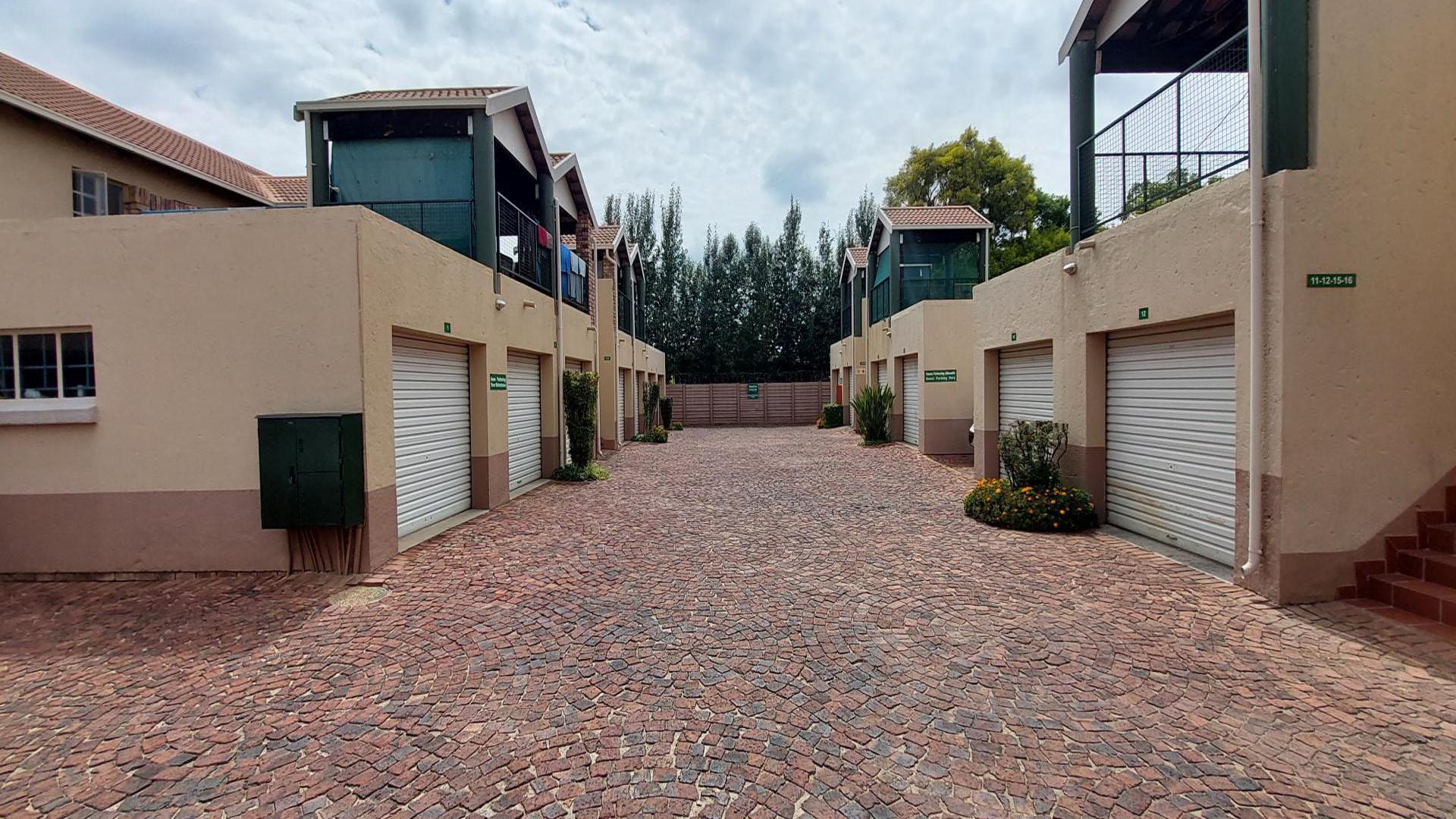 Garage of property in Rietfontein