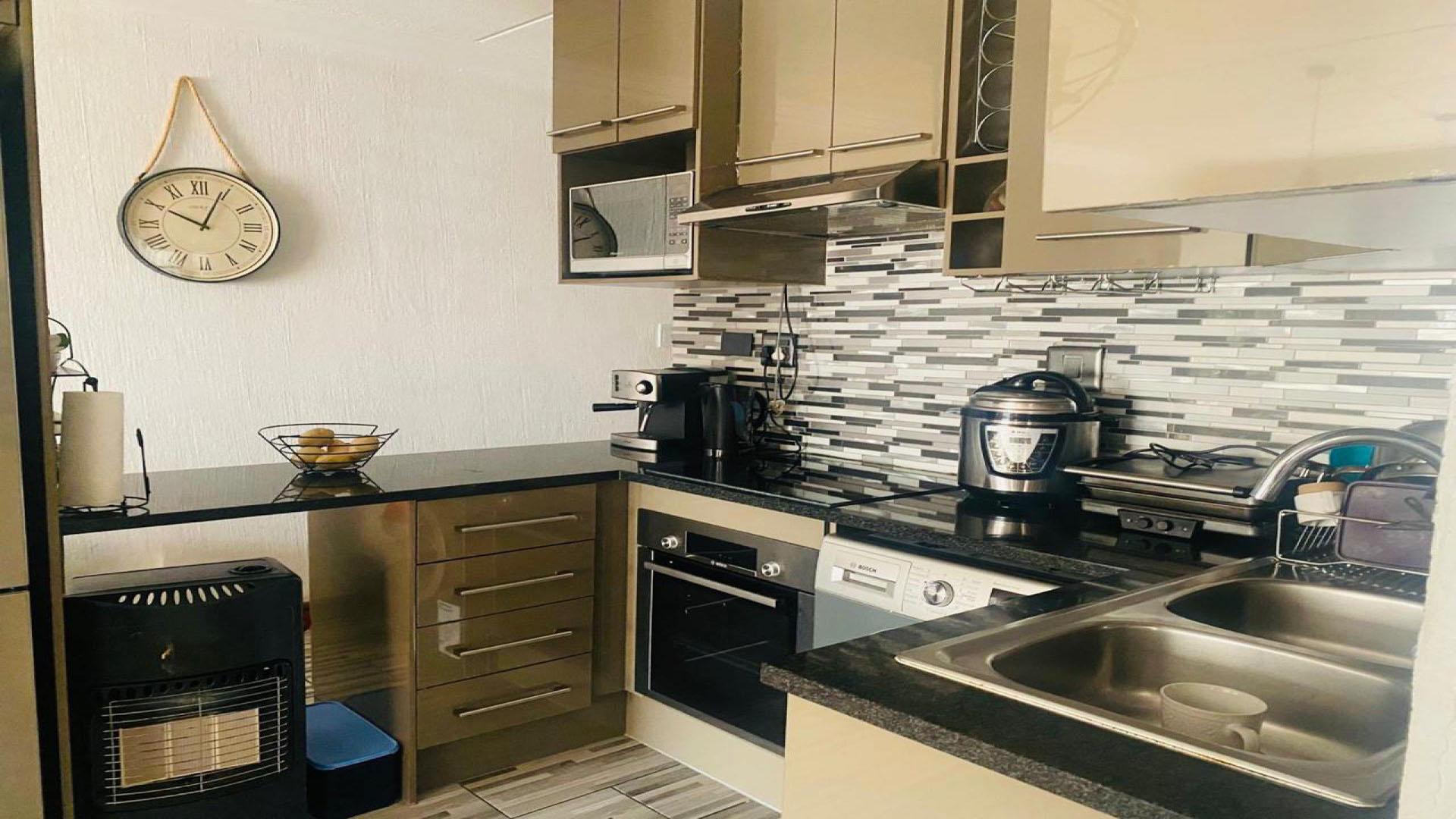 Kitchen - 9 square meters of property in Tulisa Park