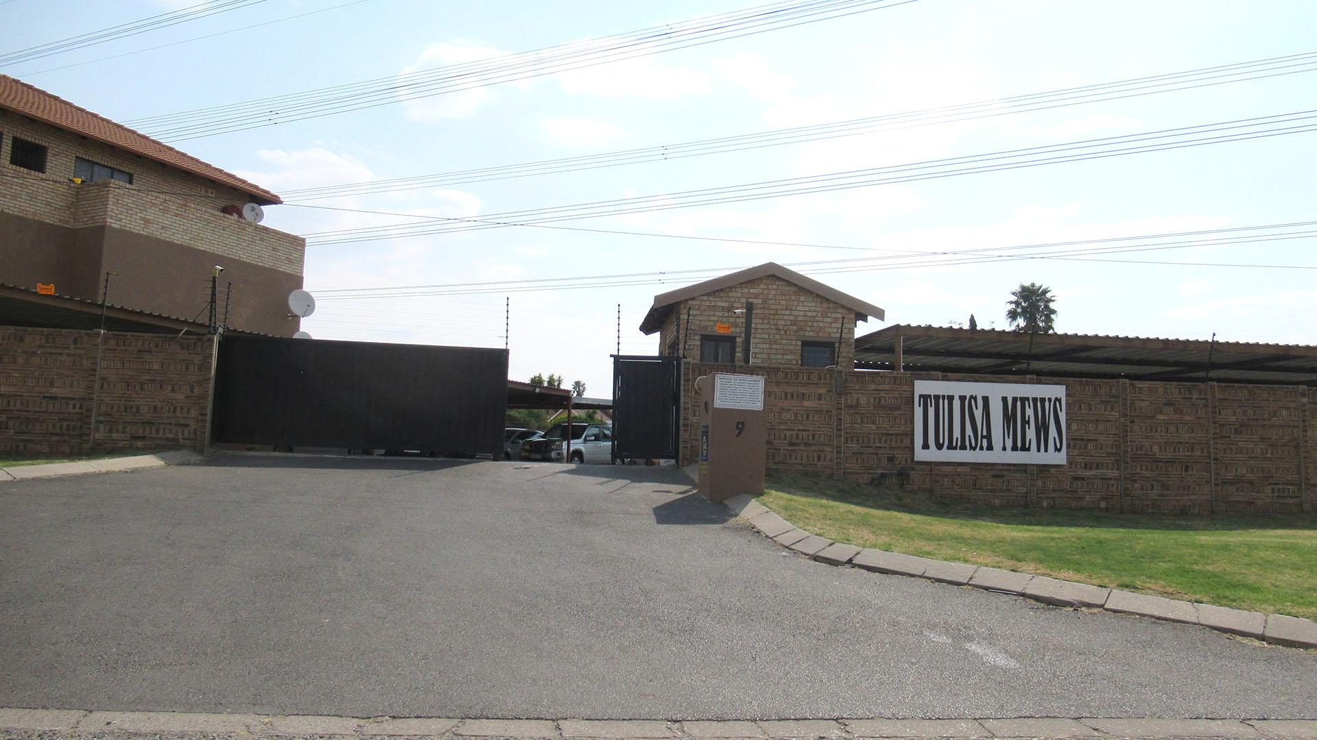 Front View of property in Tulisa Park