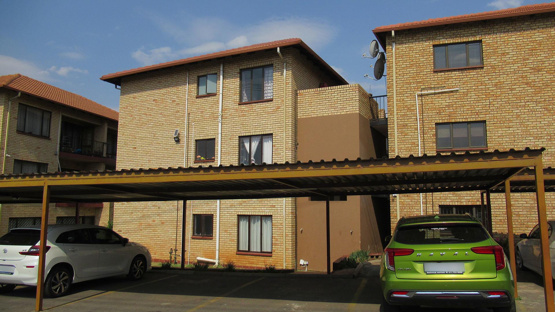 Front View of property in Tulisa Park