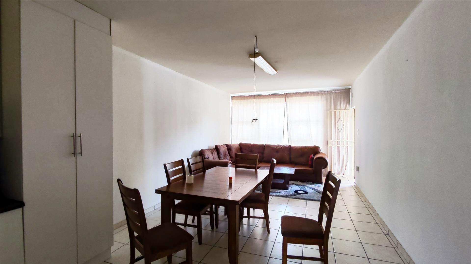 Dining Room - 10 square meters of property in Vereeniging