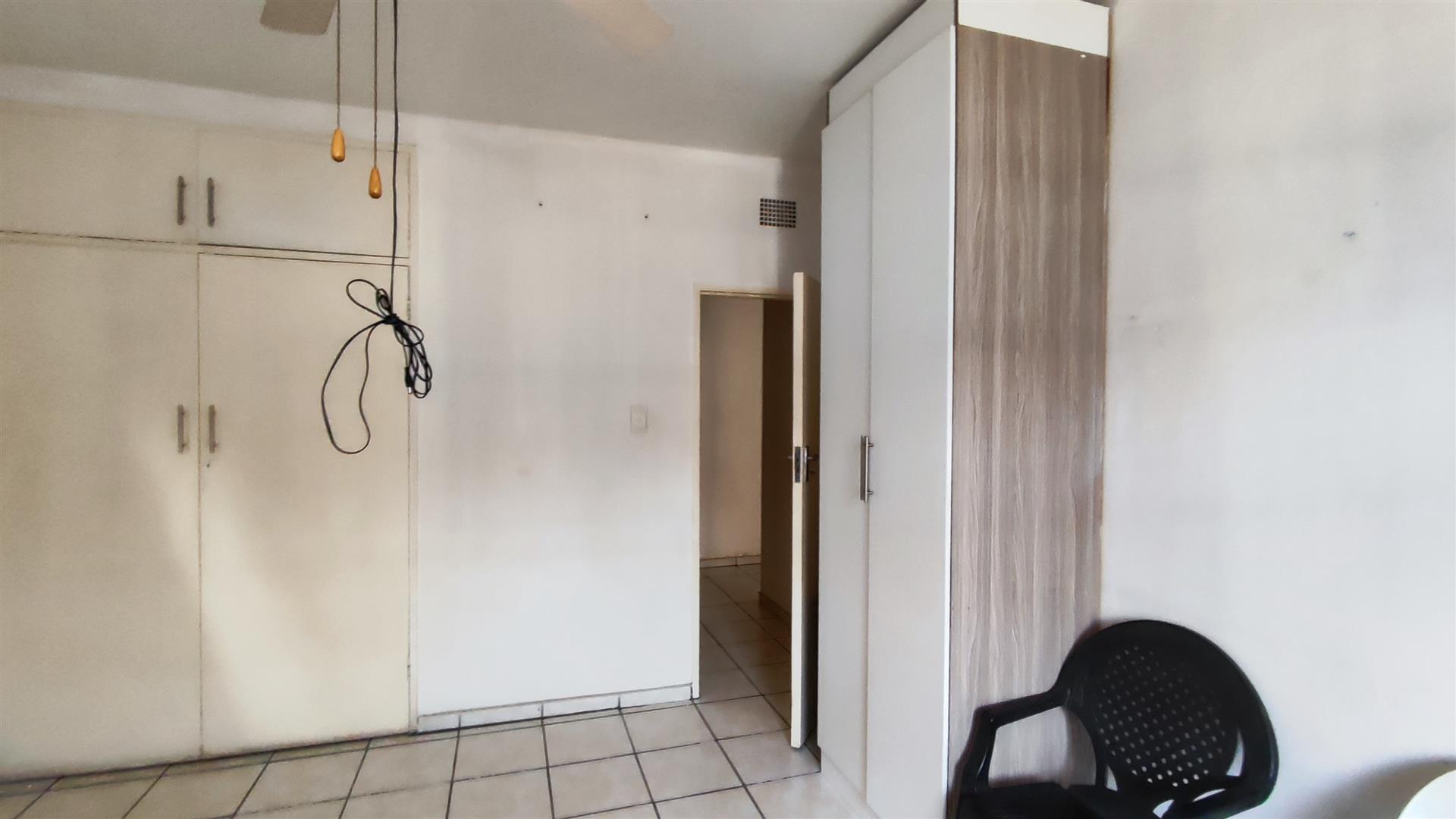 Bed Room 1 - 16 square meters of property in Vereeniging