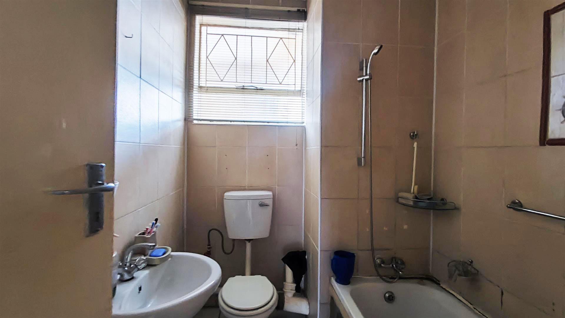 Bathroom 1 - 5 square meters of property in Vereeniging