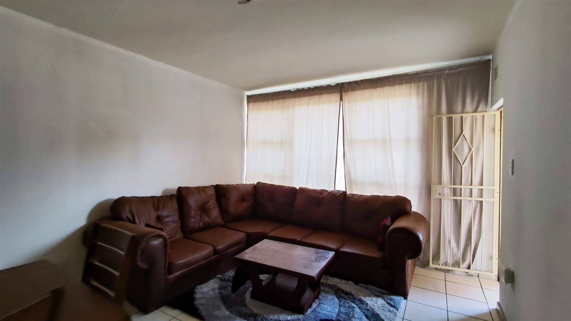 Lounges - 12 square meters of property in Vereeniging