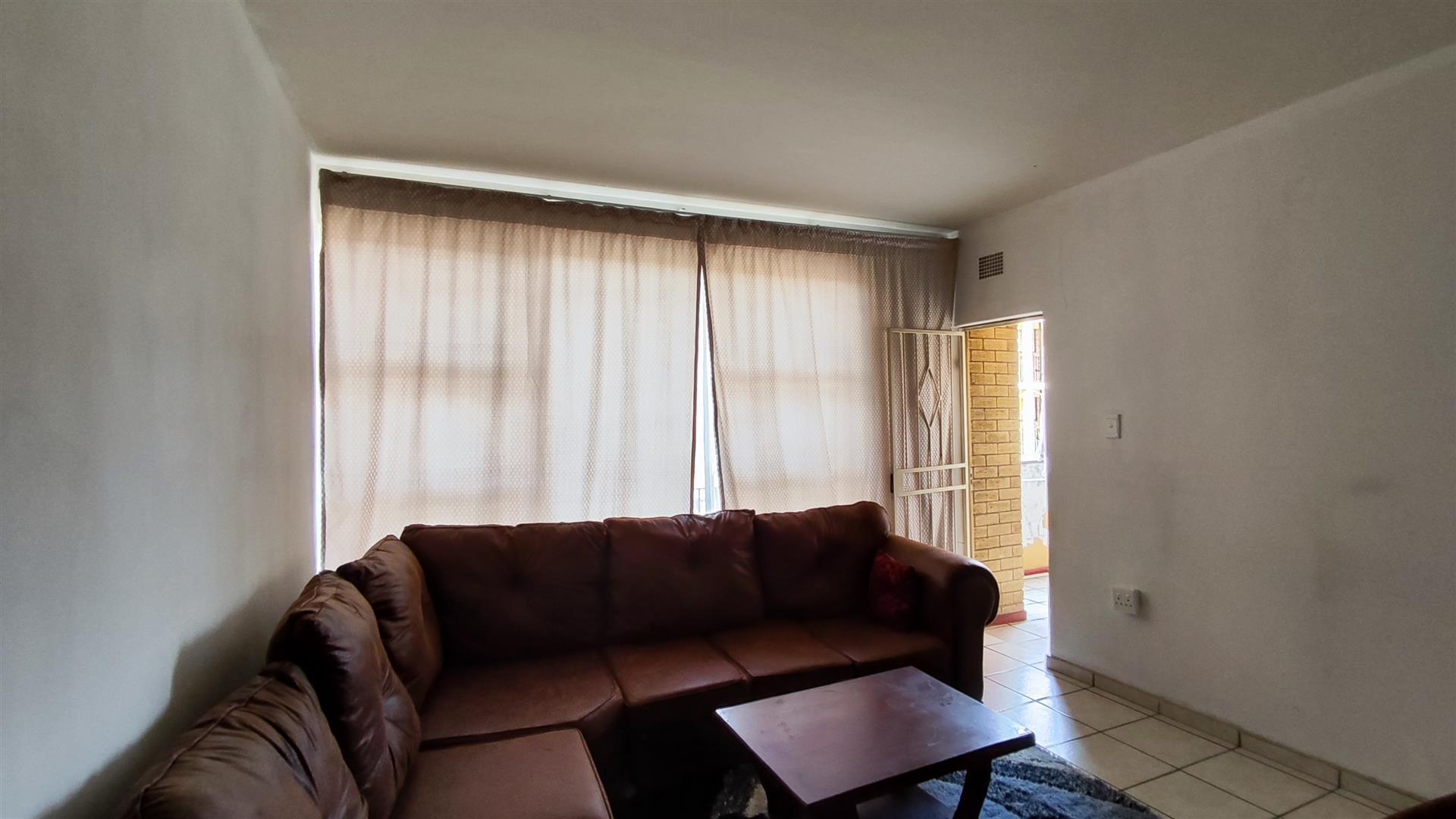 Lounges - 12 square meters of property in Vereeniging