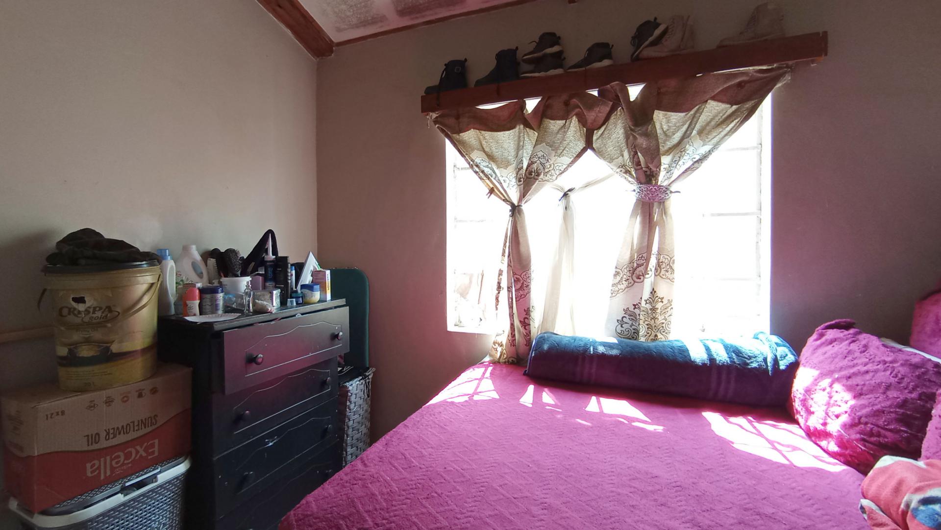 Bed Room 1 - 10 square meters of property in Brixton