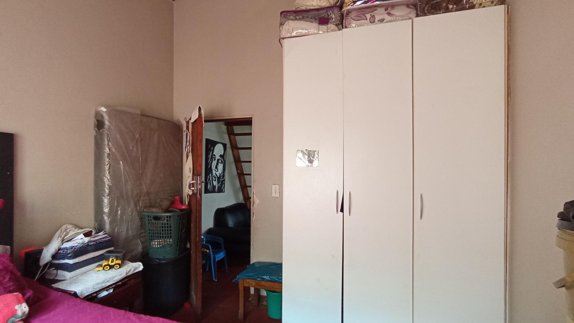 Bed Room 1 - 10 square meters of property in Brixton