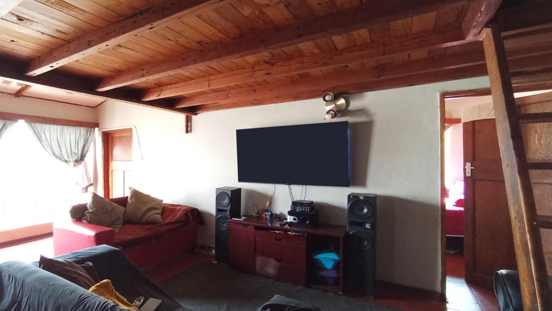 Lounges - 20 square meters of property in Brixton