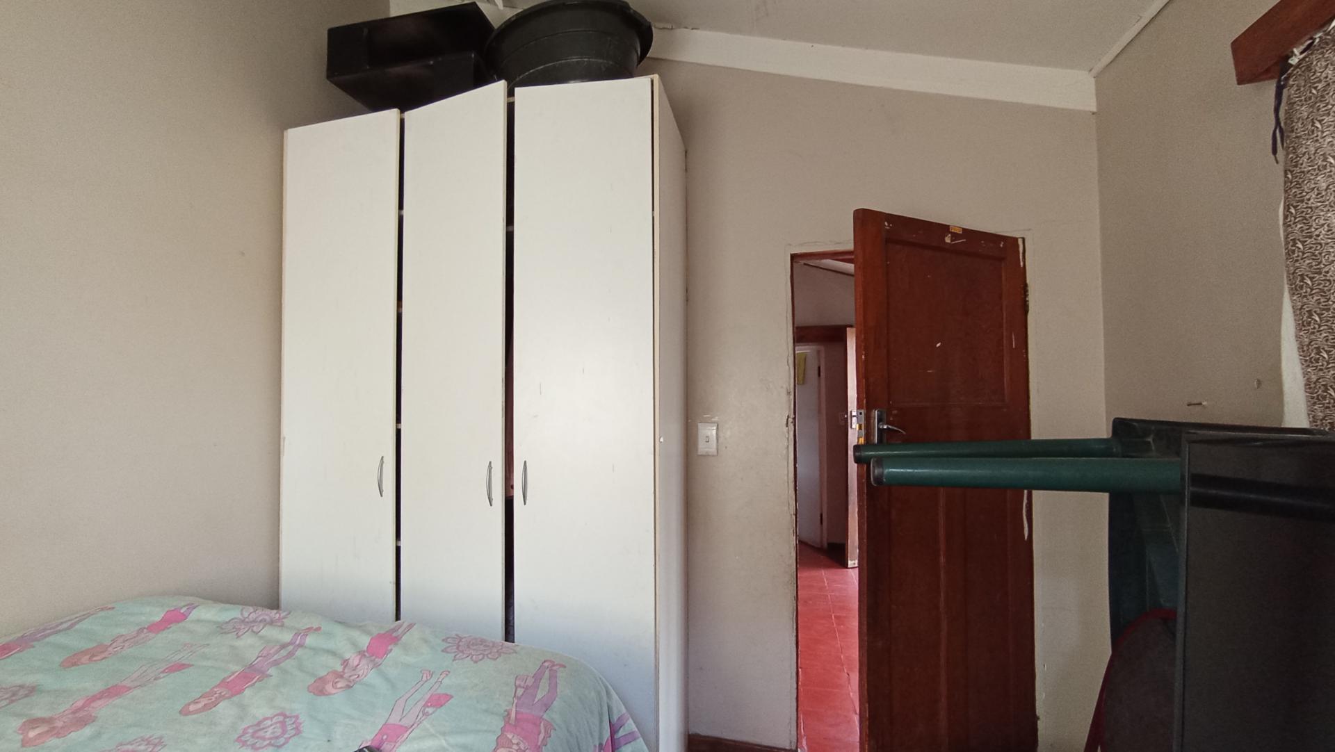 Bed Room 2 - 10 square meters of property in Brixton