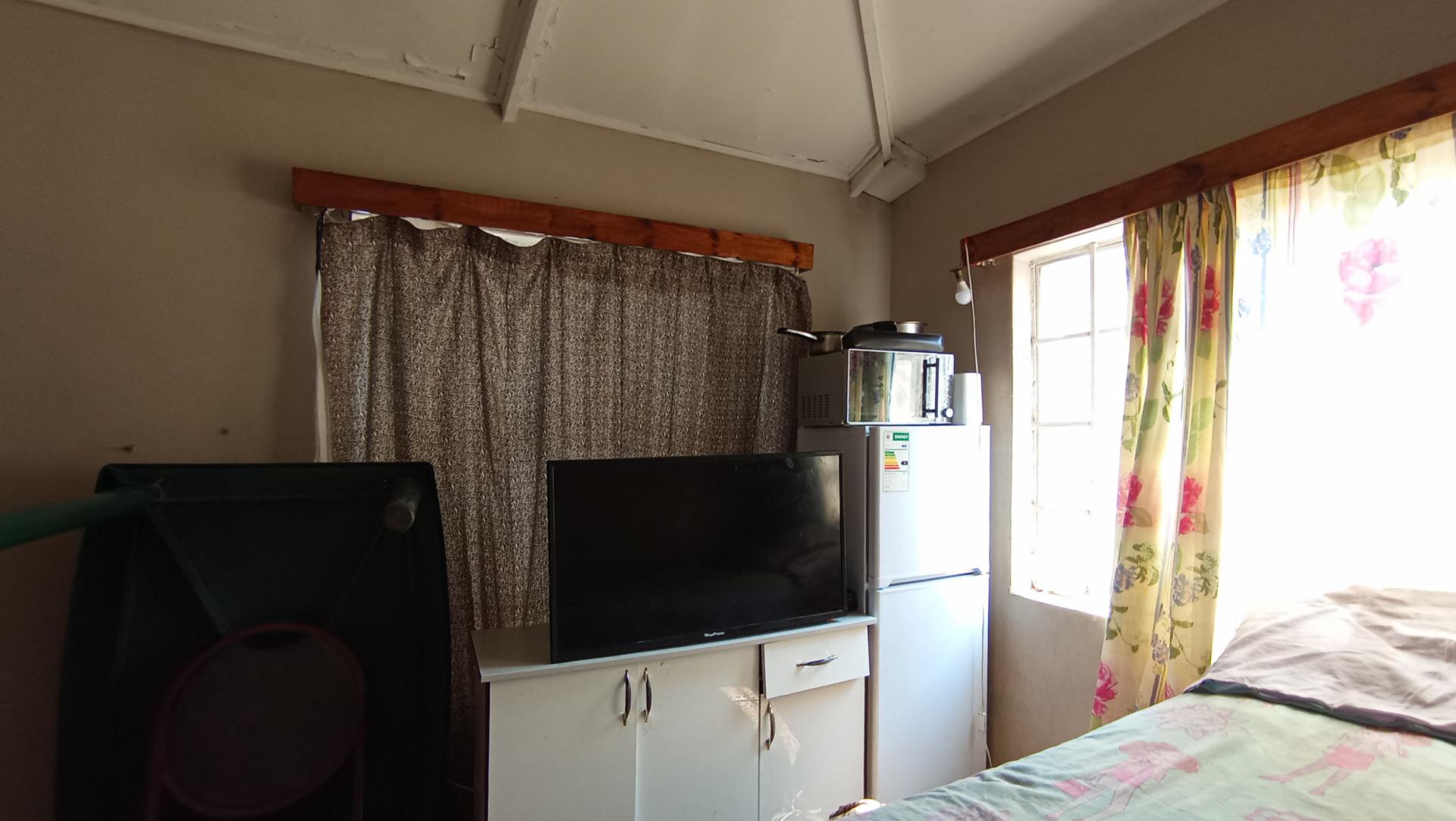 Bed Room 2 - 10 square meters of property in Brixton