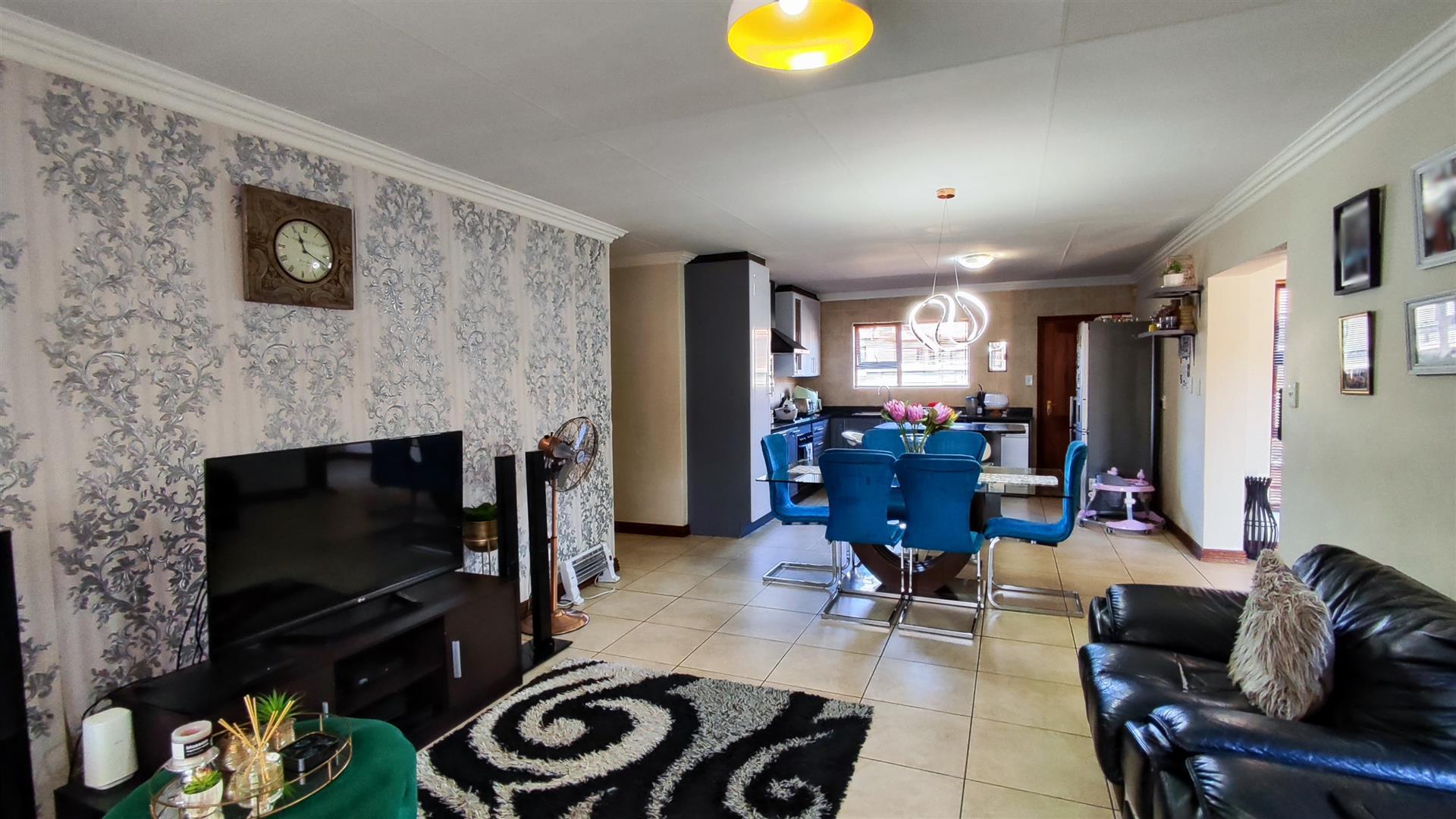 Lounges - 21 square meters of property in Vanderbijlpark