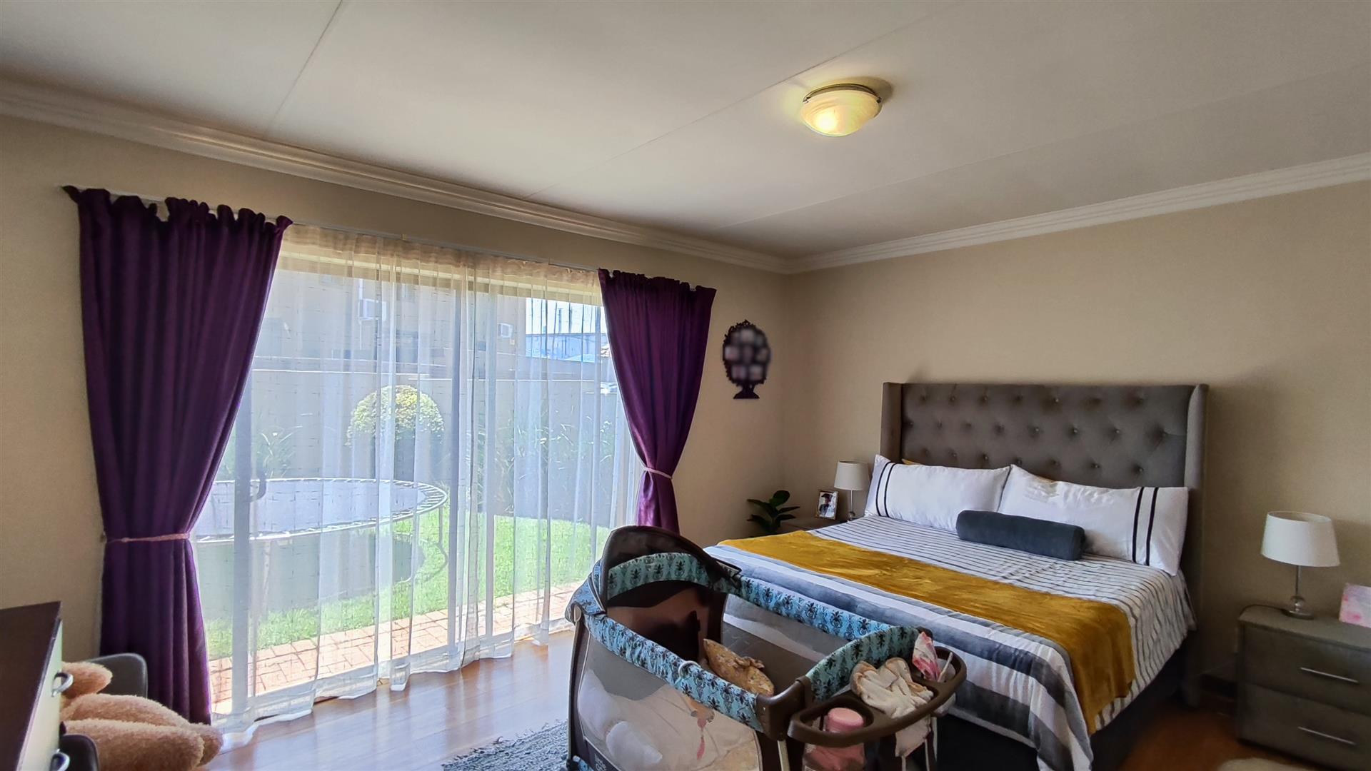 Main Bedroom - 18 square meters of property in Vanderbijlpark