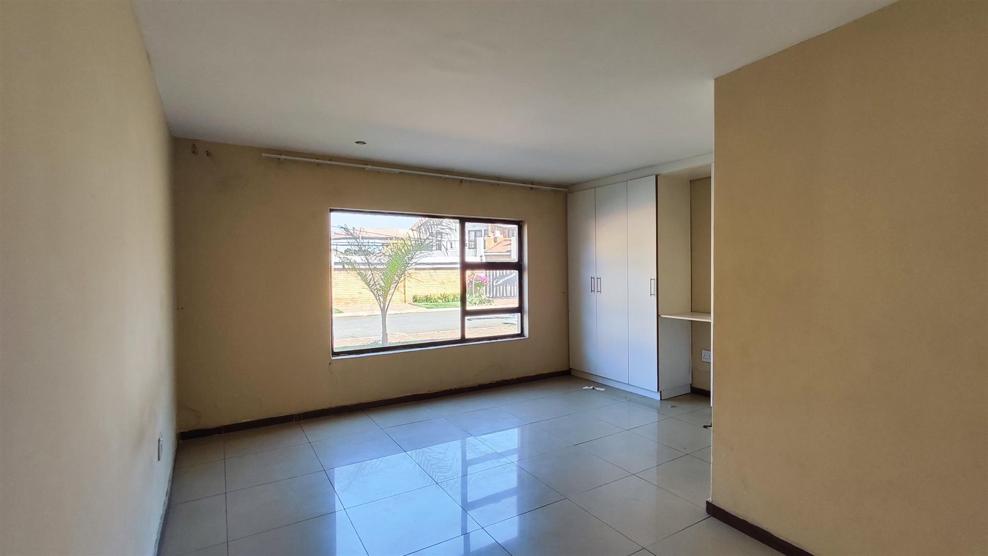 Bed Room 1 - 24 square meters of property in Sonneveld