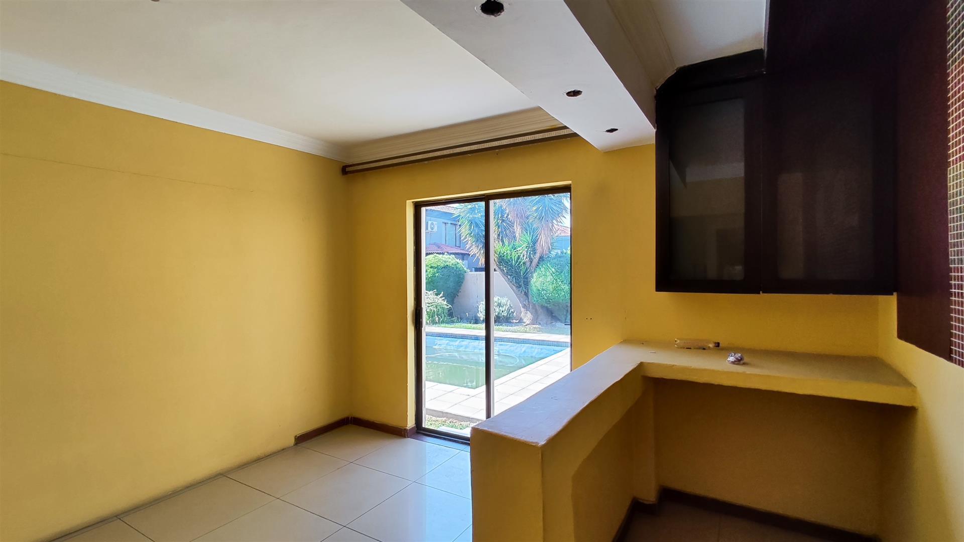 Entertainment - 12 square meters of property in Sonneveld