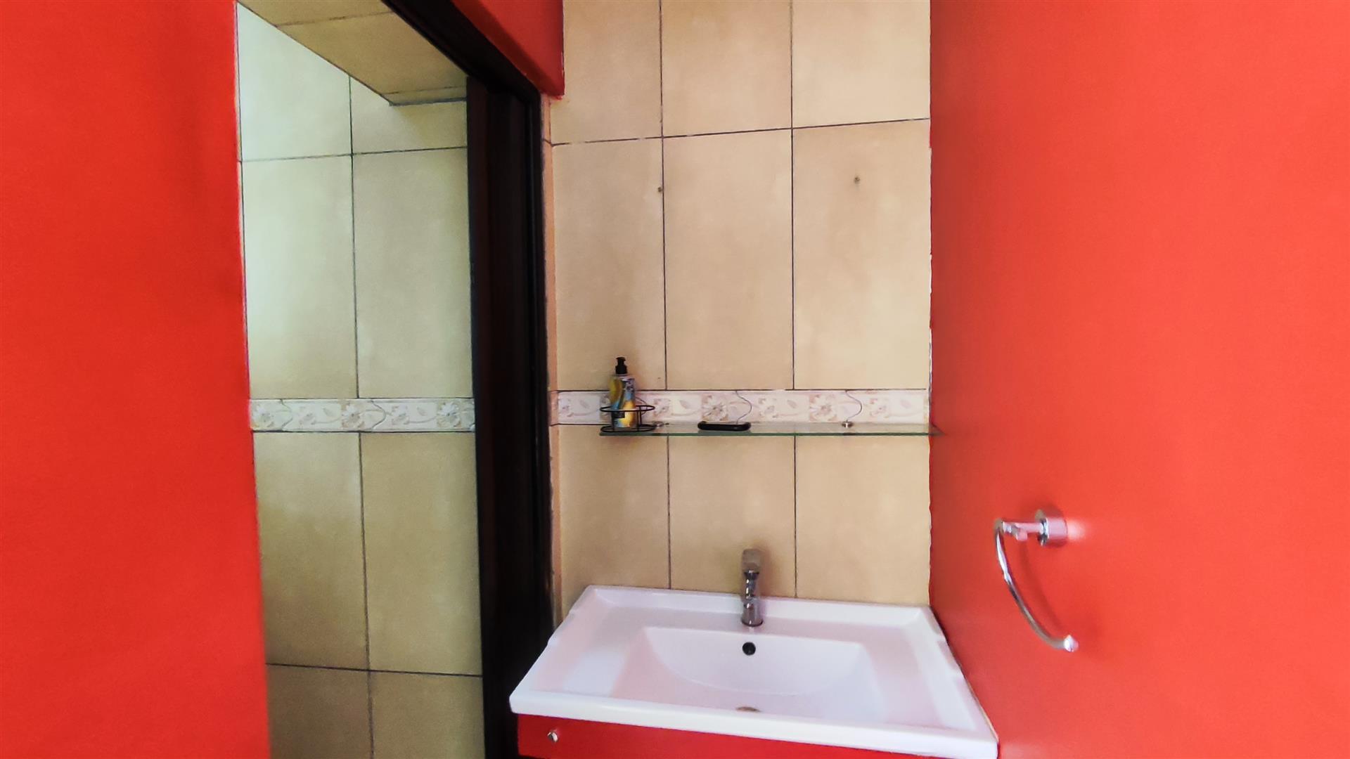 Spaces - 83 square meters of property in Sonneveld