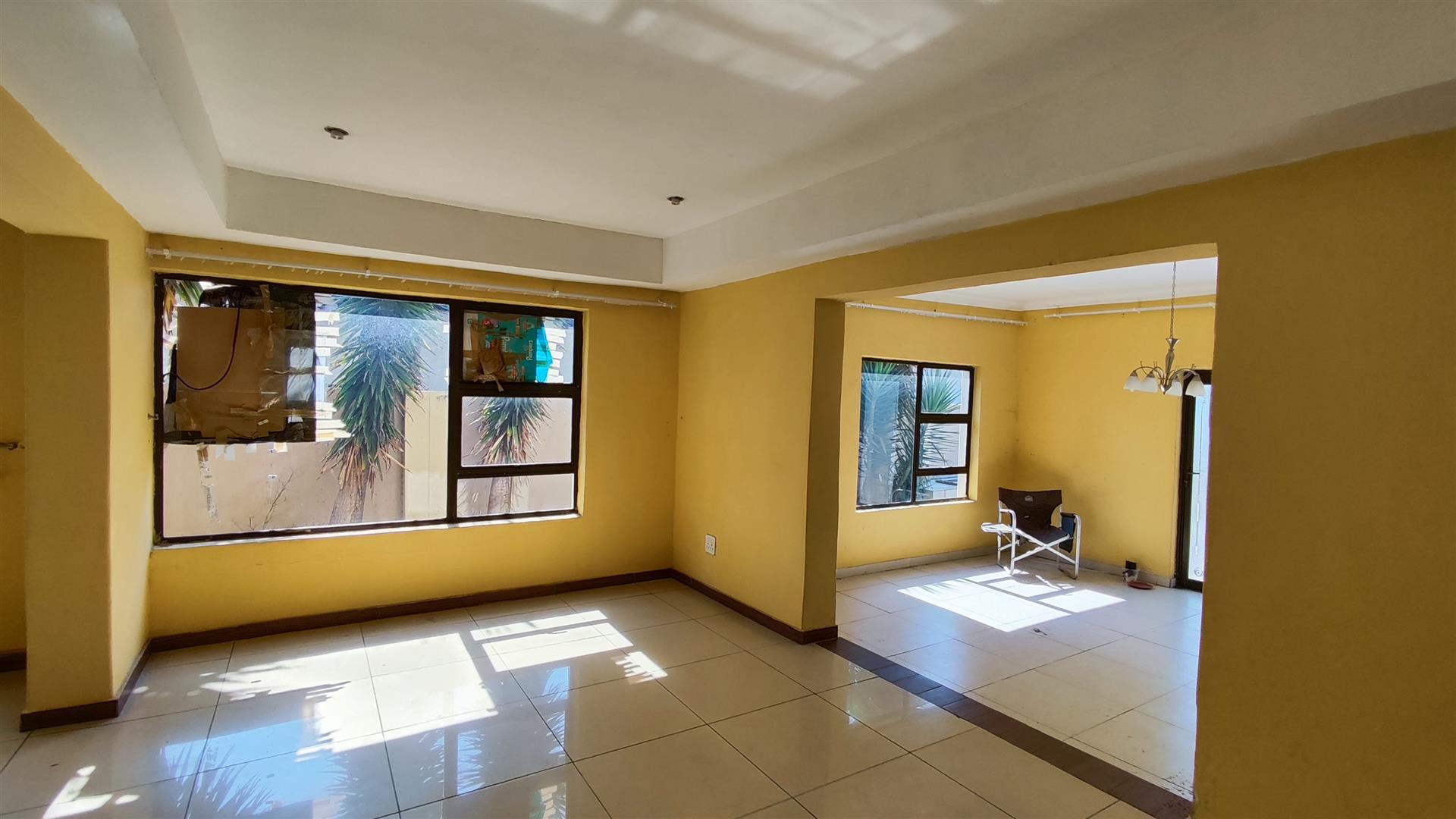 Dining Room - 15 square meters of property in Sonneveld