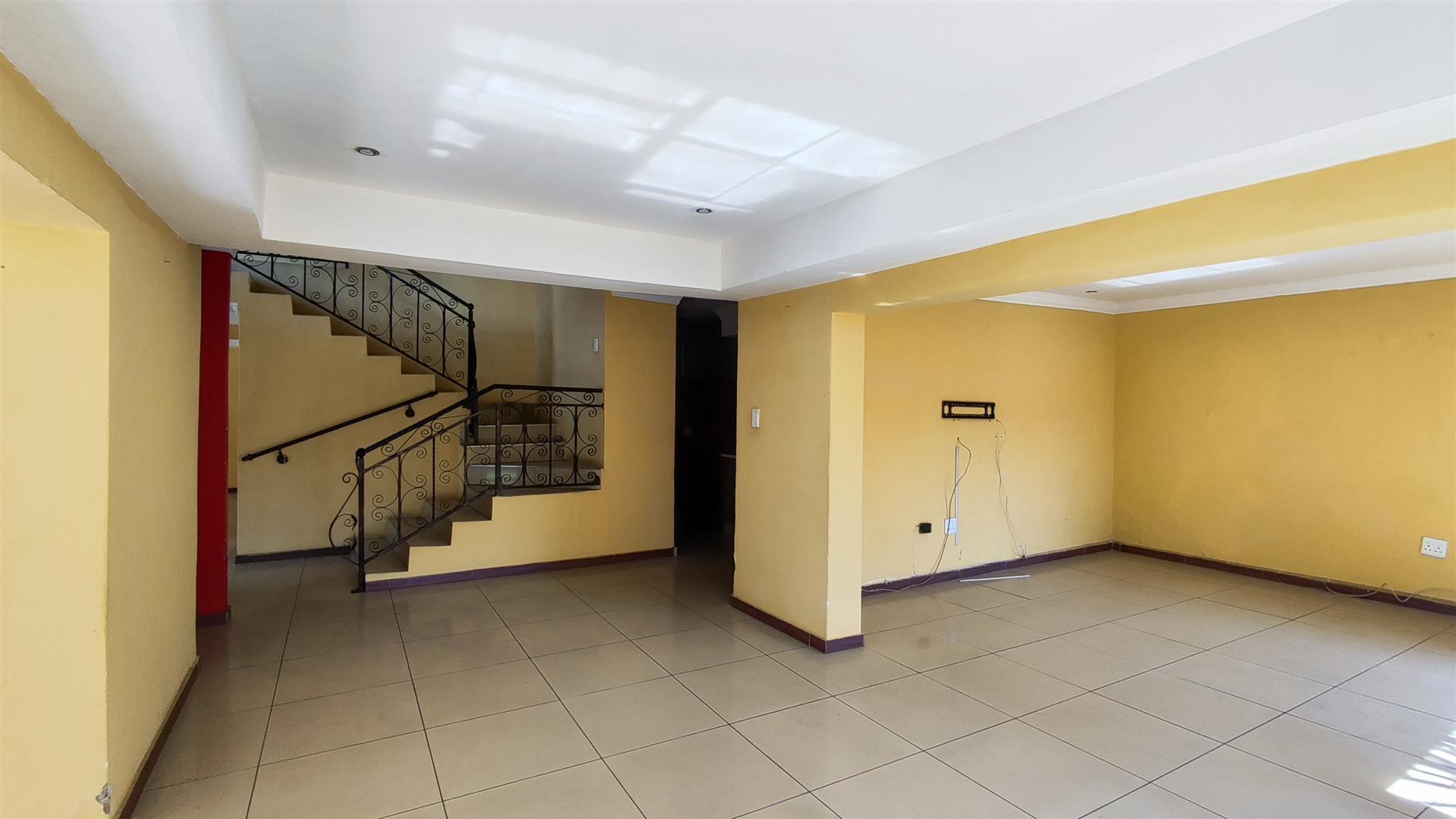 Dining Room - 15 square meters of property in Sonneveld