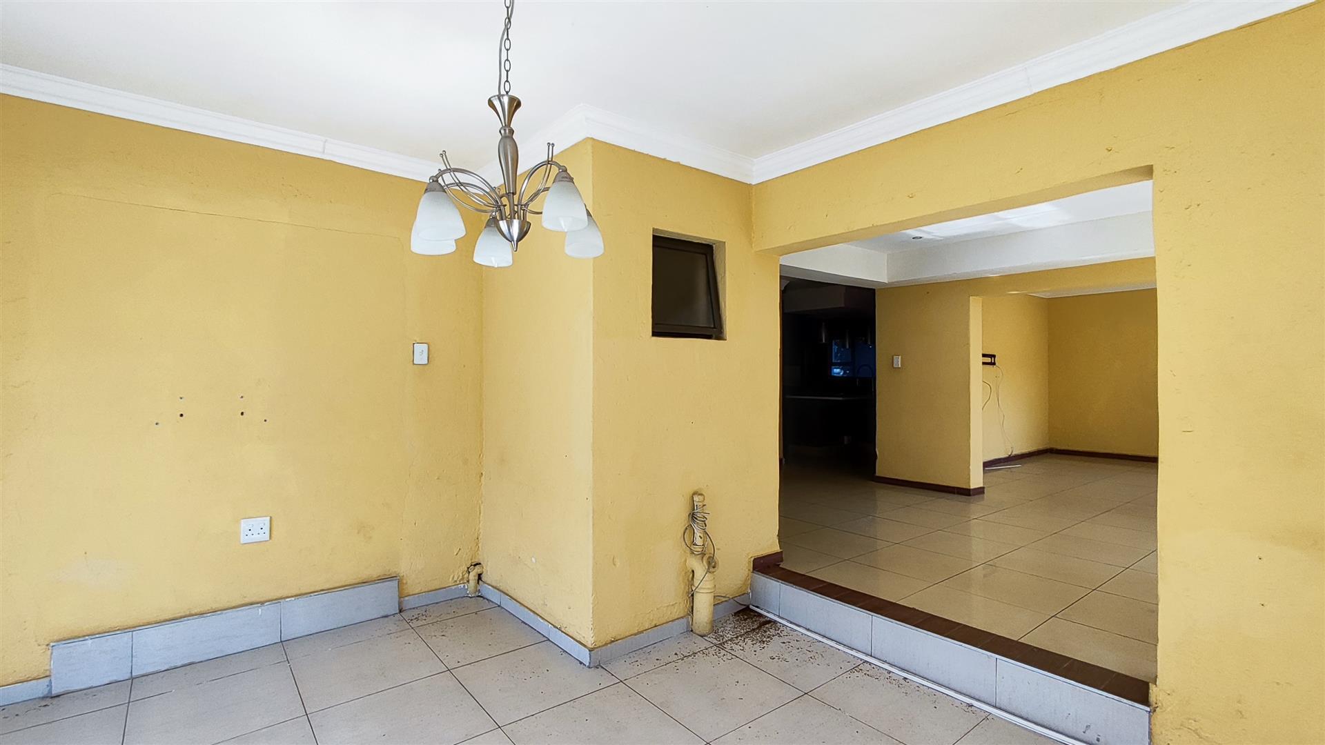 Spaces - 83 square meters of property in Sonneveld