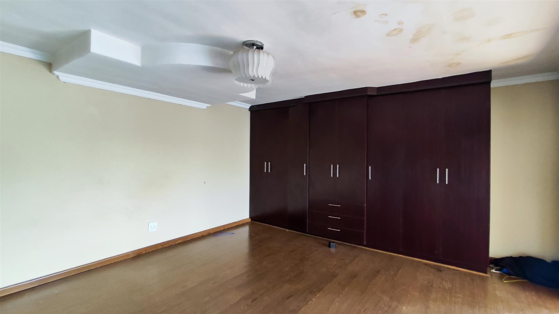 Main Bedroom - 29 square meters of property in Sonneveld