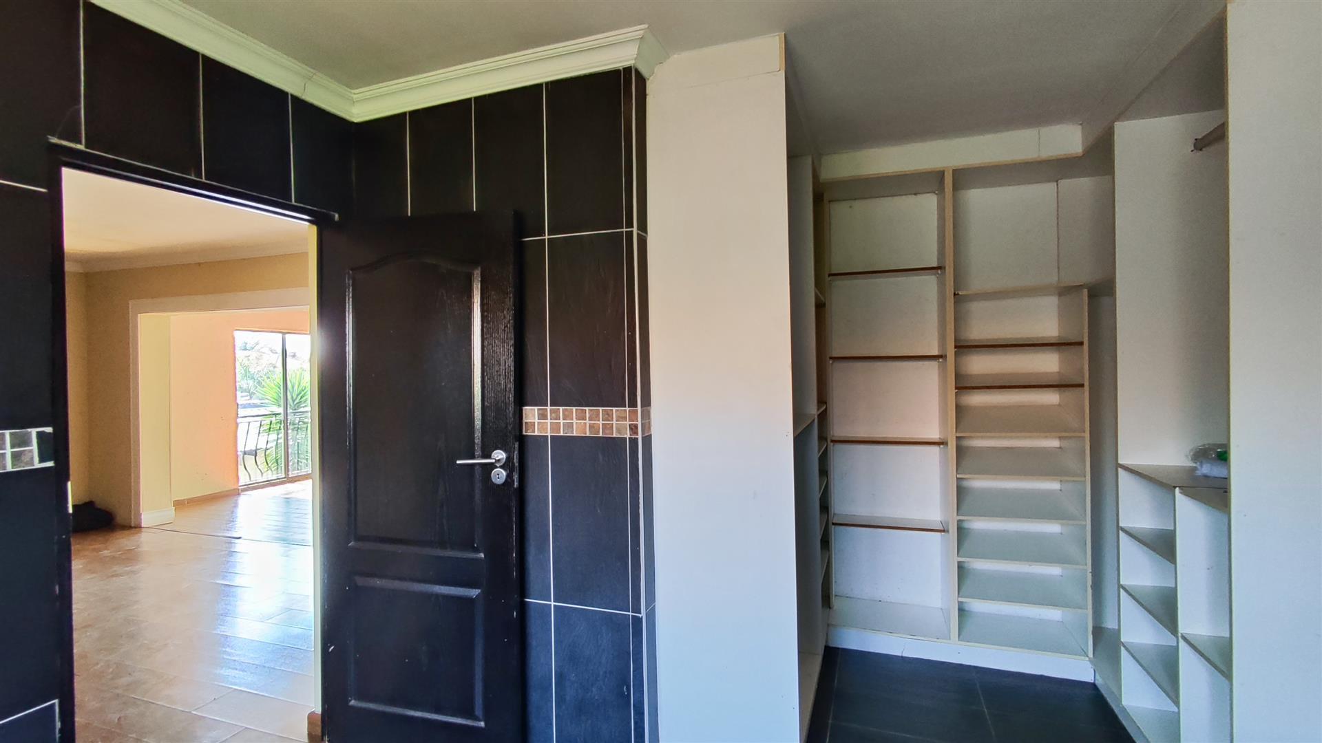 Main Bathroom - 18 square meters of property in Sonneveld