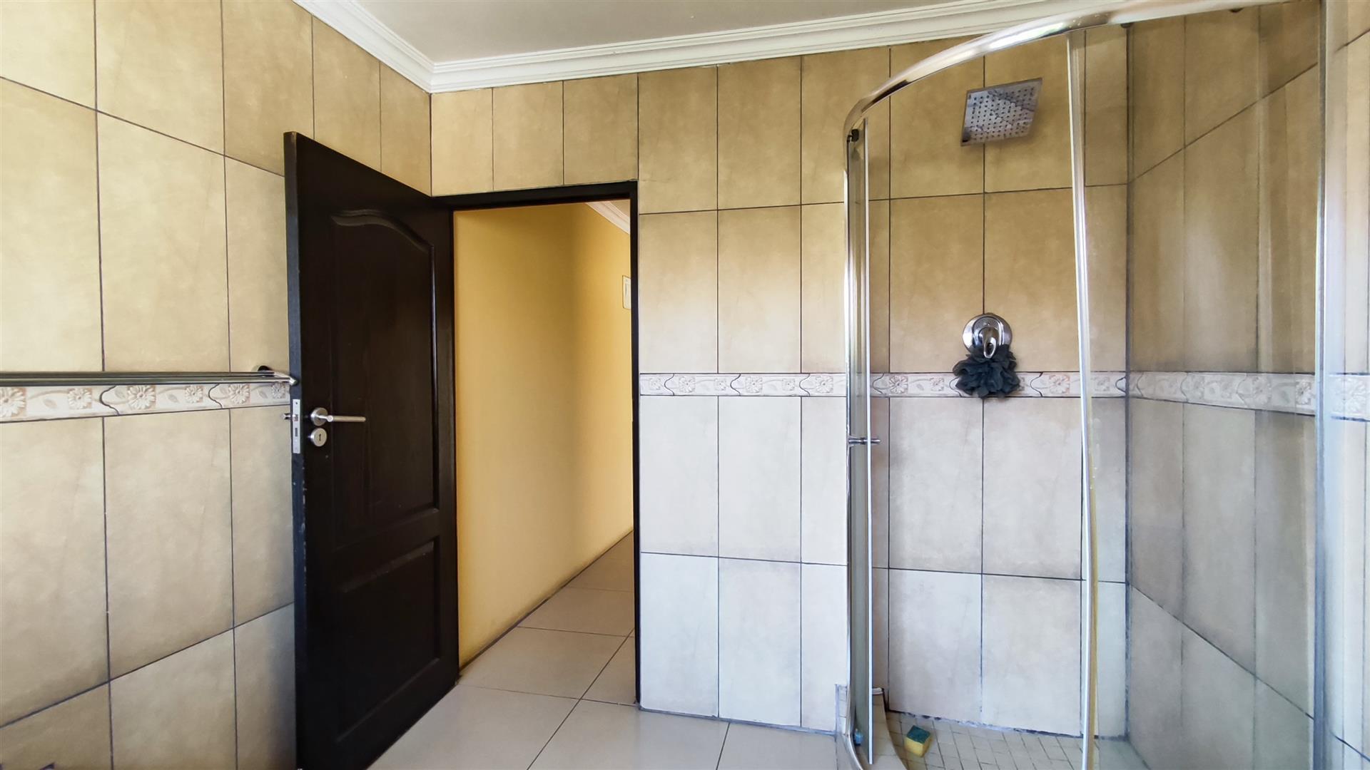 Bathroom 2 - 8 square meters of property in Sonneveld