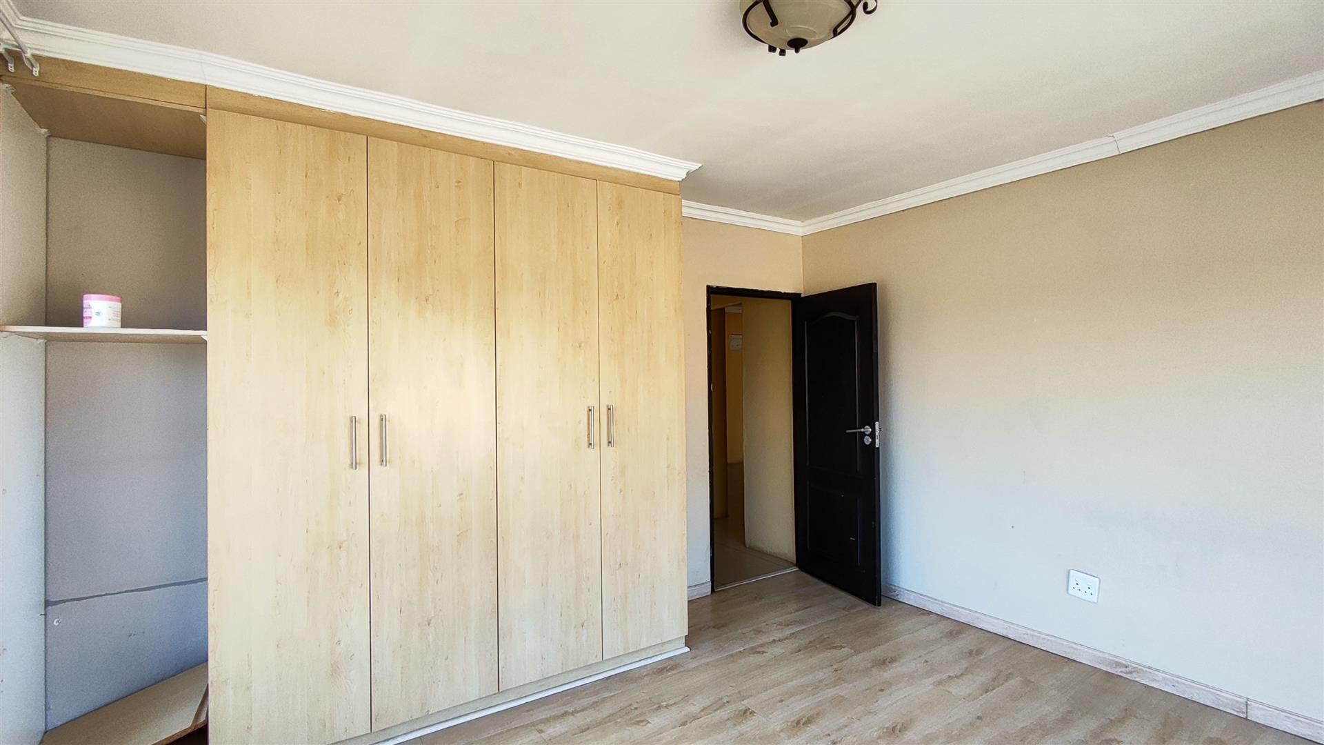 Bed Room 2 - 18 square meters of property in Sonneveld