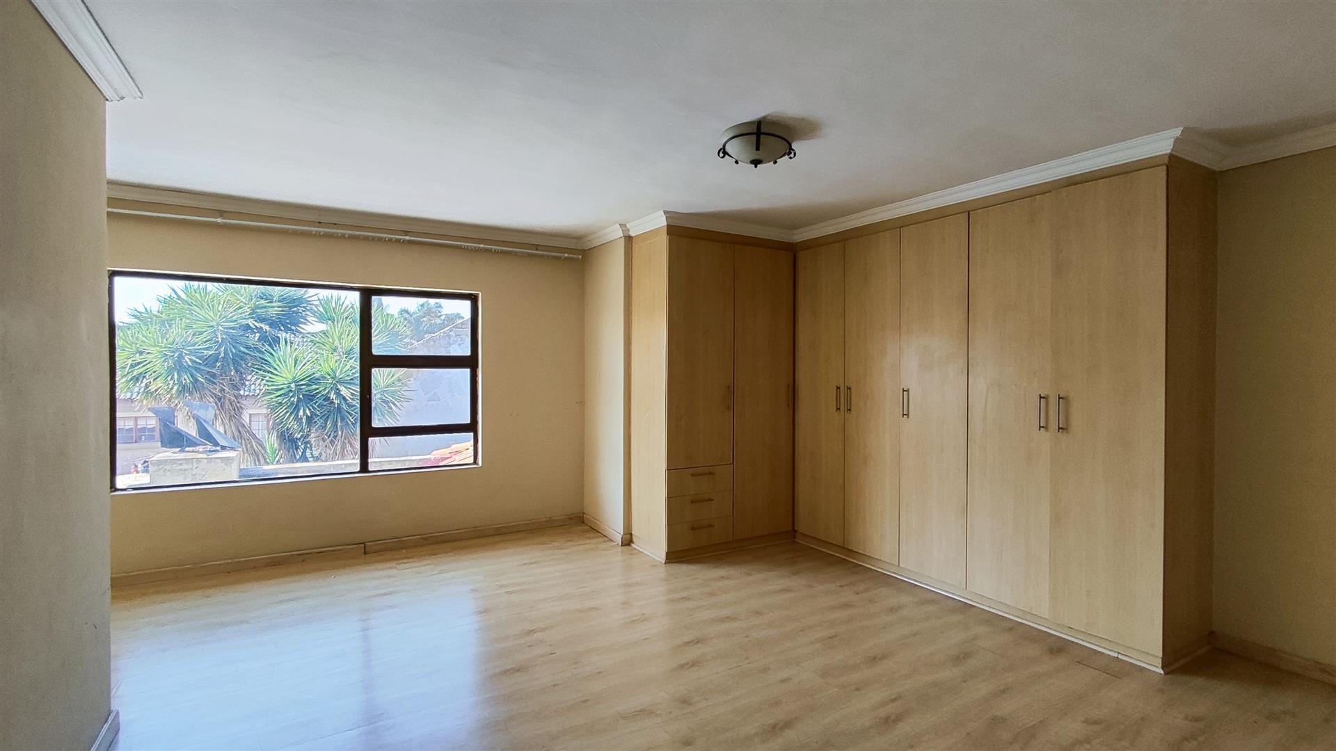 Bed Room 5+ - 32 square meters of property in Sonneveld