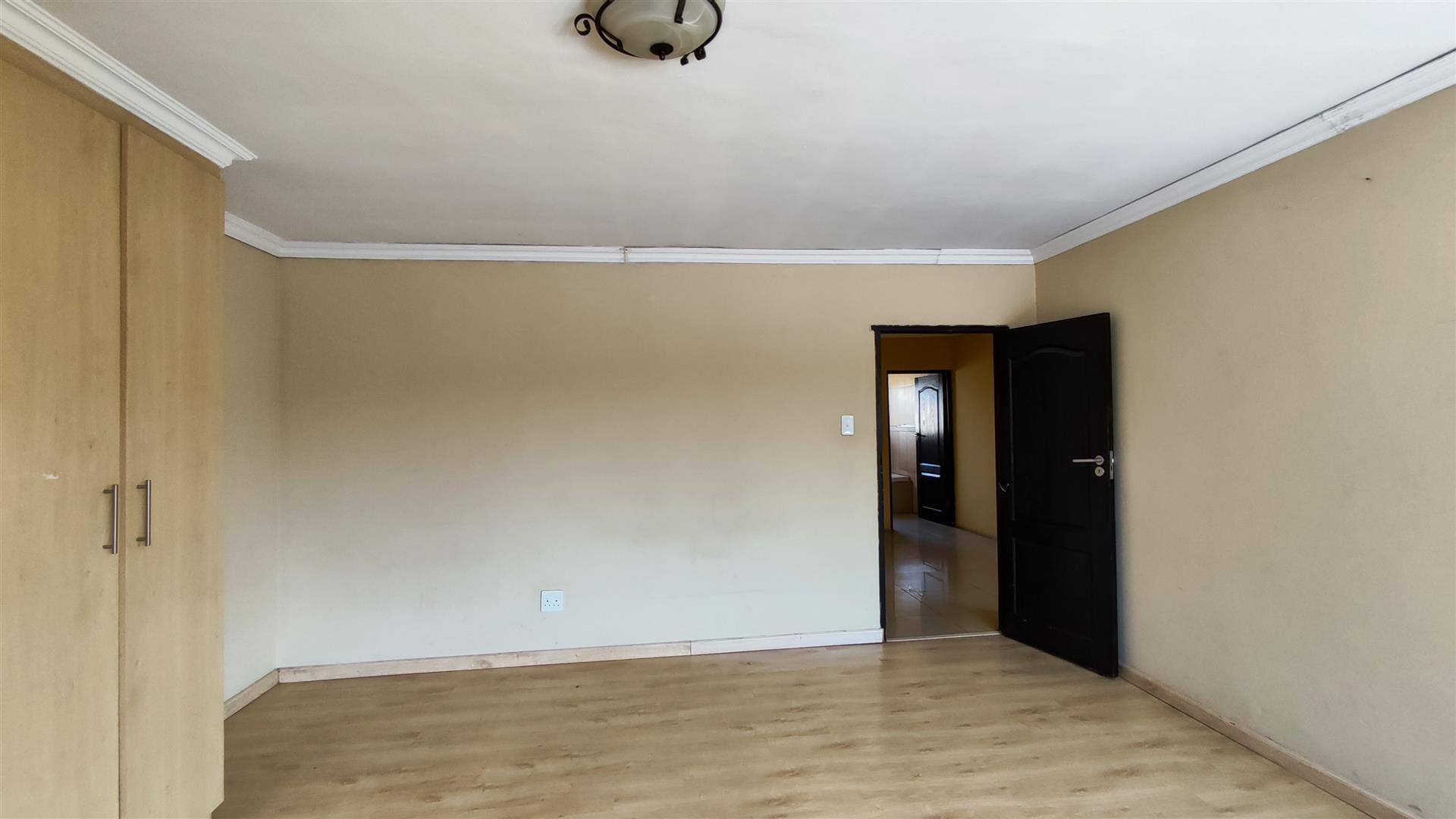 Bed Room 5+ - 32 square meters of property in Sonneveld