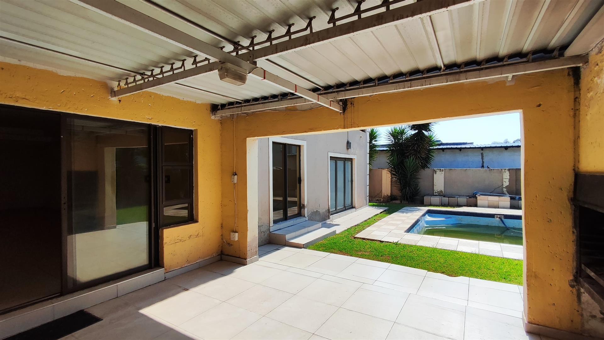 Patio - 22 square meters of property in Sonneveld