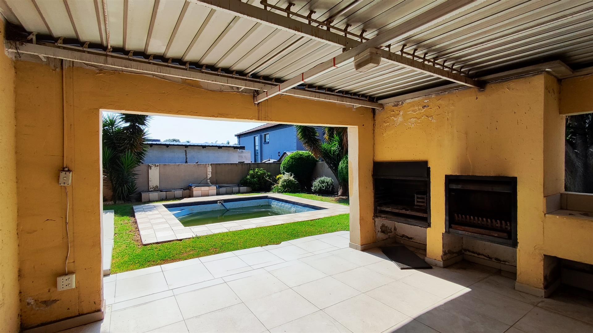 Patio - 22 square meters of property in Sonneveld