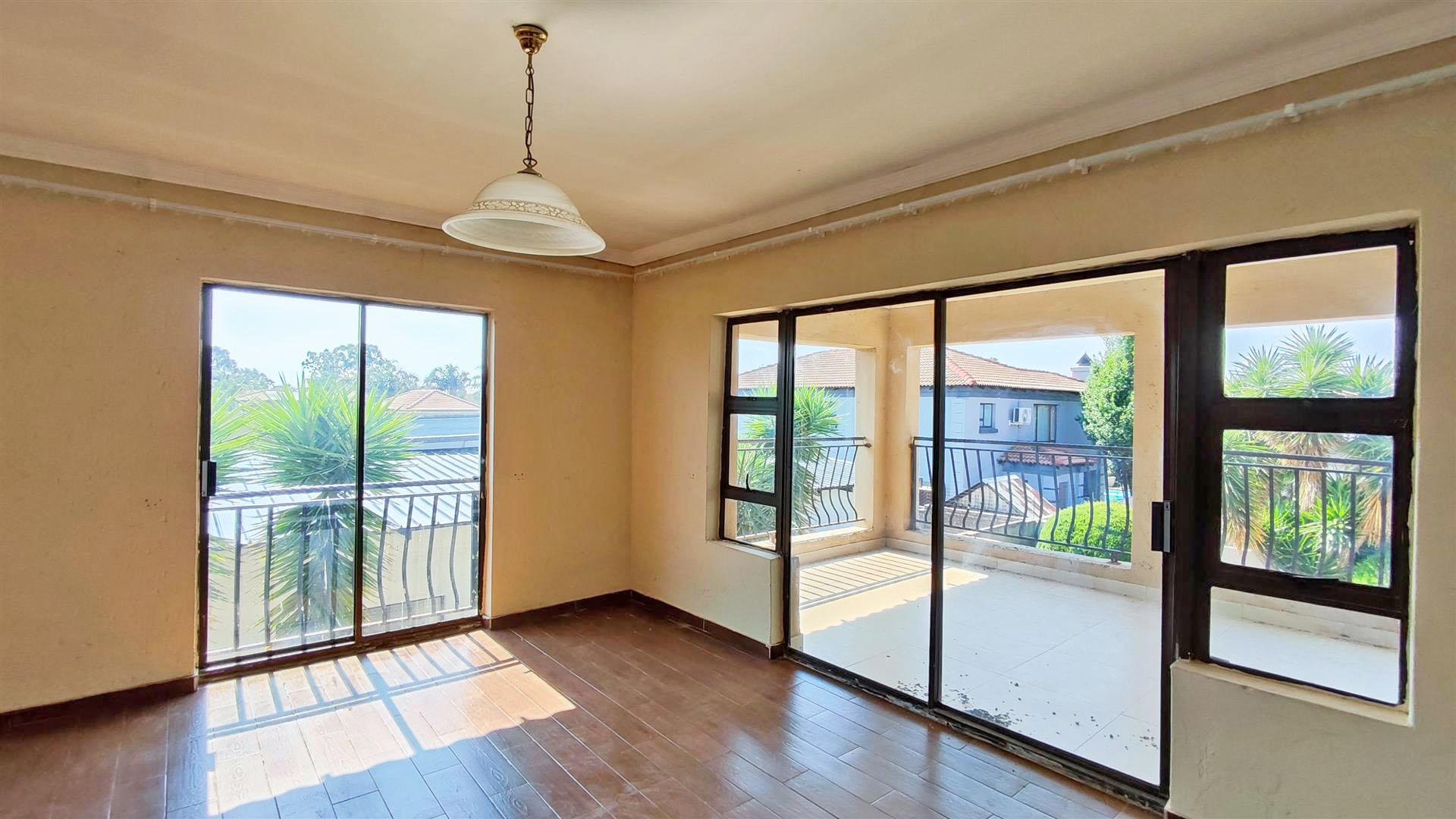 Spaces - 83 square meters of property in Sonneveld