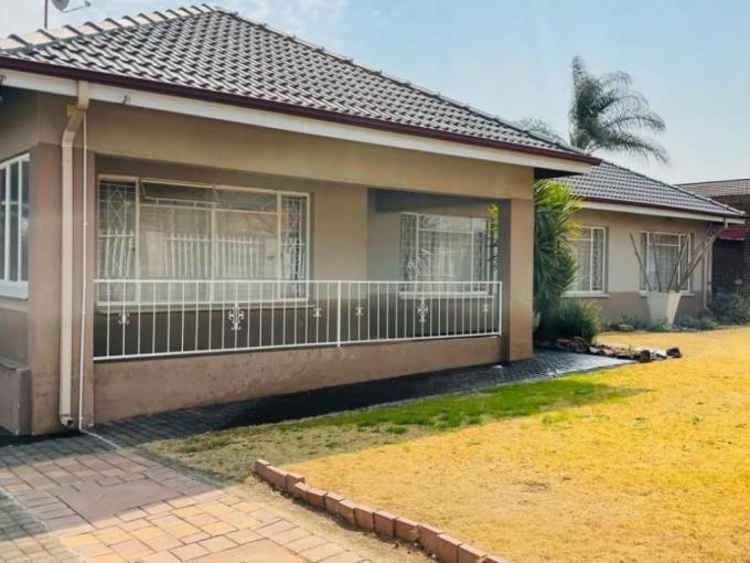 3 Bedroom House to Rent in Kempton Park AH - Property to rent - MR688818