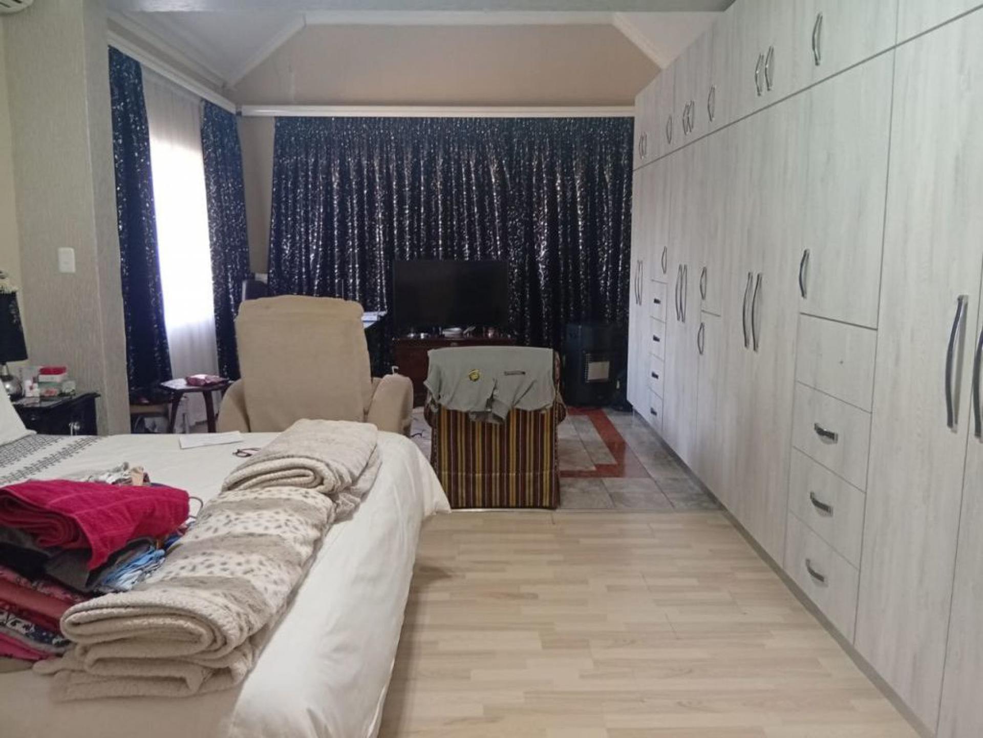  of property in Queensburgh