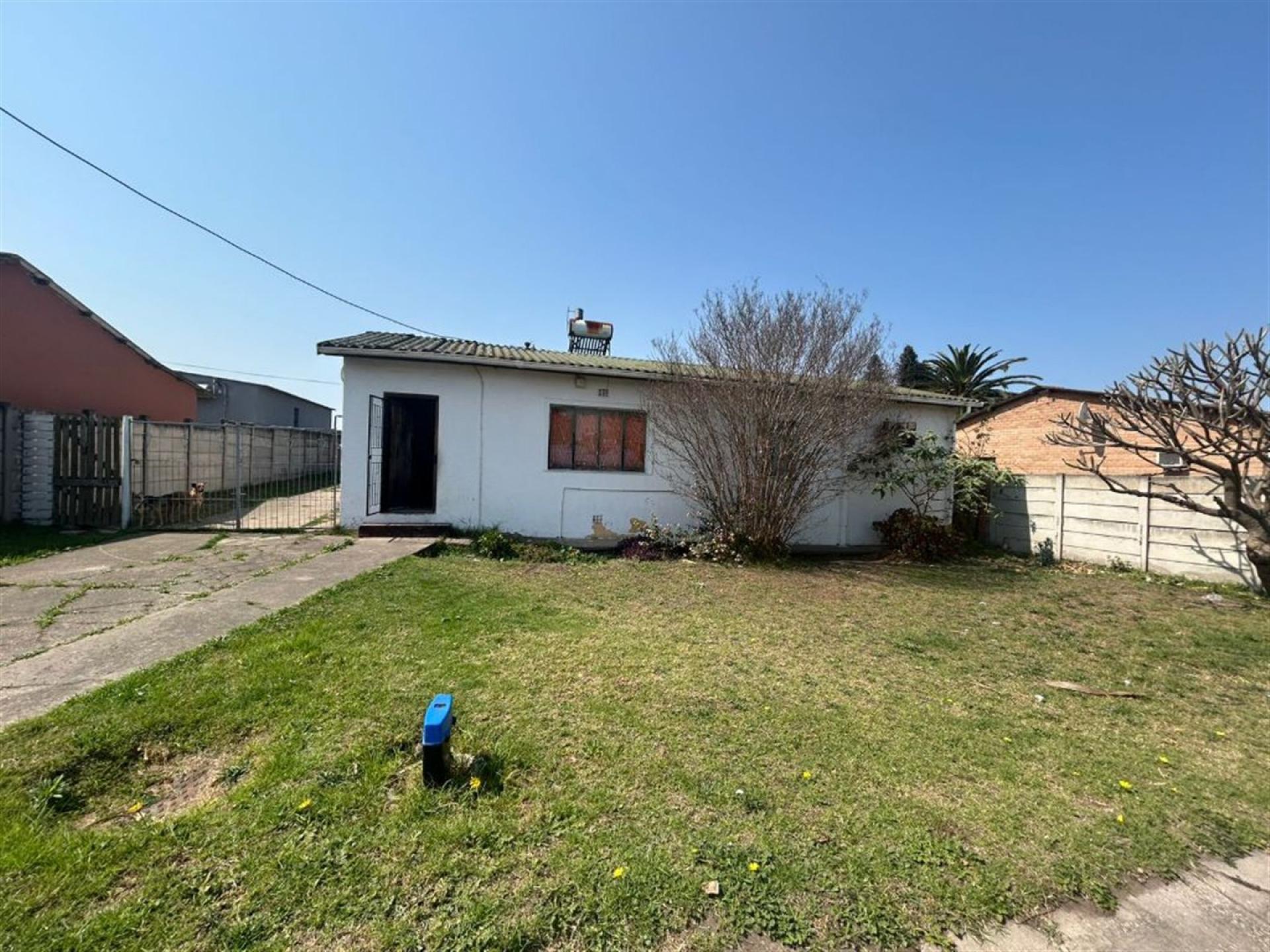 Front View of property in Uitenhage