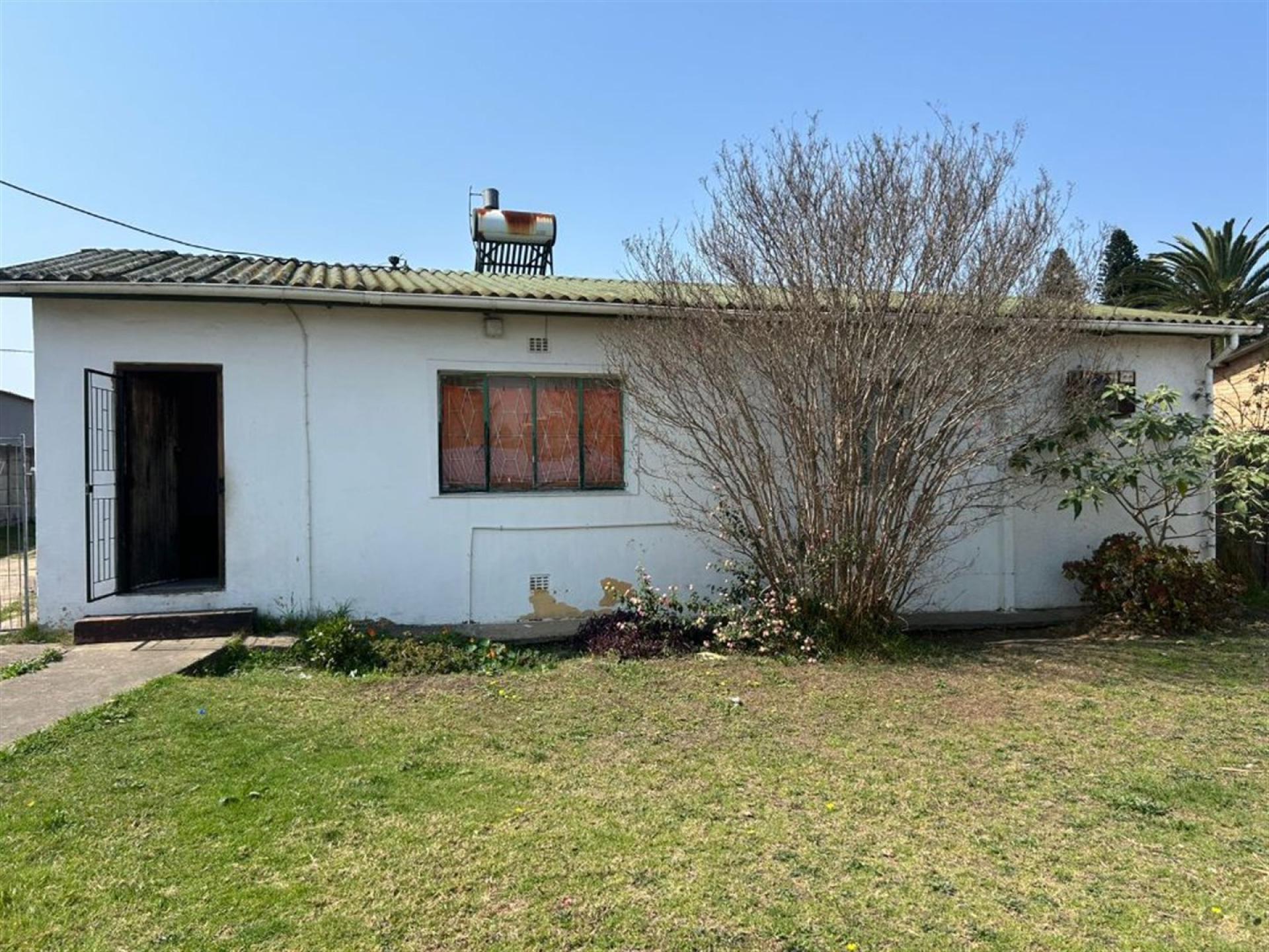 Front View of property in Uitenhage